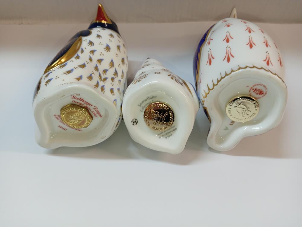 3 Royal Crown Derby Penguin paperweights, 2 with gold stoppers, 1 with silver stopper - Image 3 of 3