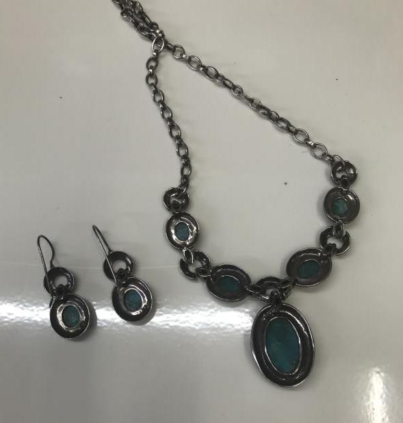 An engraved silver necklace with matching earrings set with Turquoise coloured stones - Image 5 of 5