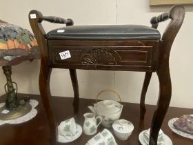 A piano/music stool