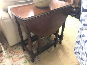 A Oak gate leg table