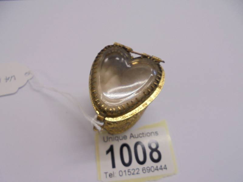 An ornate heart shaped ring box with glass top. - Image 4 of 4