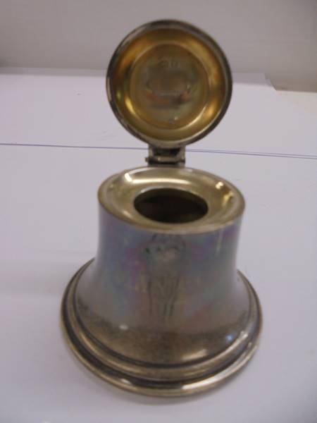 An unusual bell shaped silver inkwell. - Bild 3 aus 3