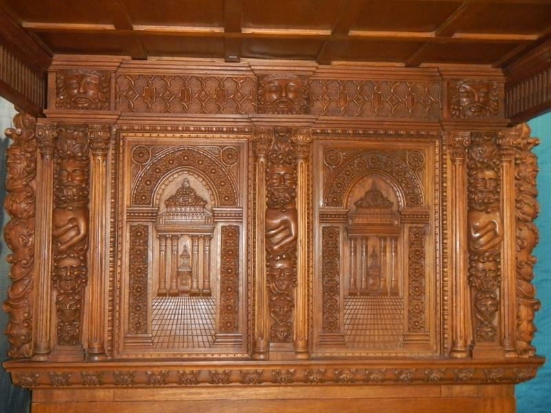 A large heavily carved mahogany bed in the design of The Great Bed of Ware - Image 4 of 9