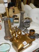 A mixed lot of brass ware.