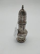 English silver Sugar shaker. Hallmarked in London 1926. Maker Mappin and Webb . Wt: 114grms.