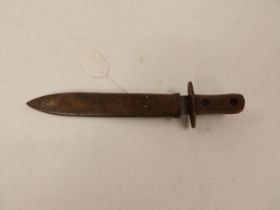 WWI military dagger with original metal scabbard. {29 cm L}