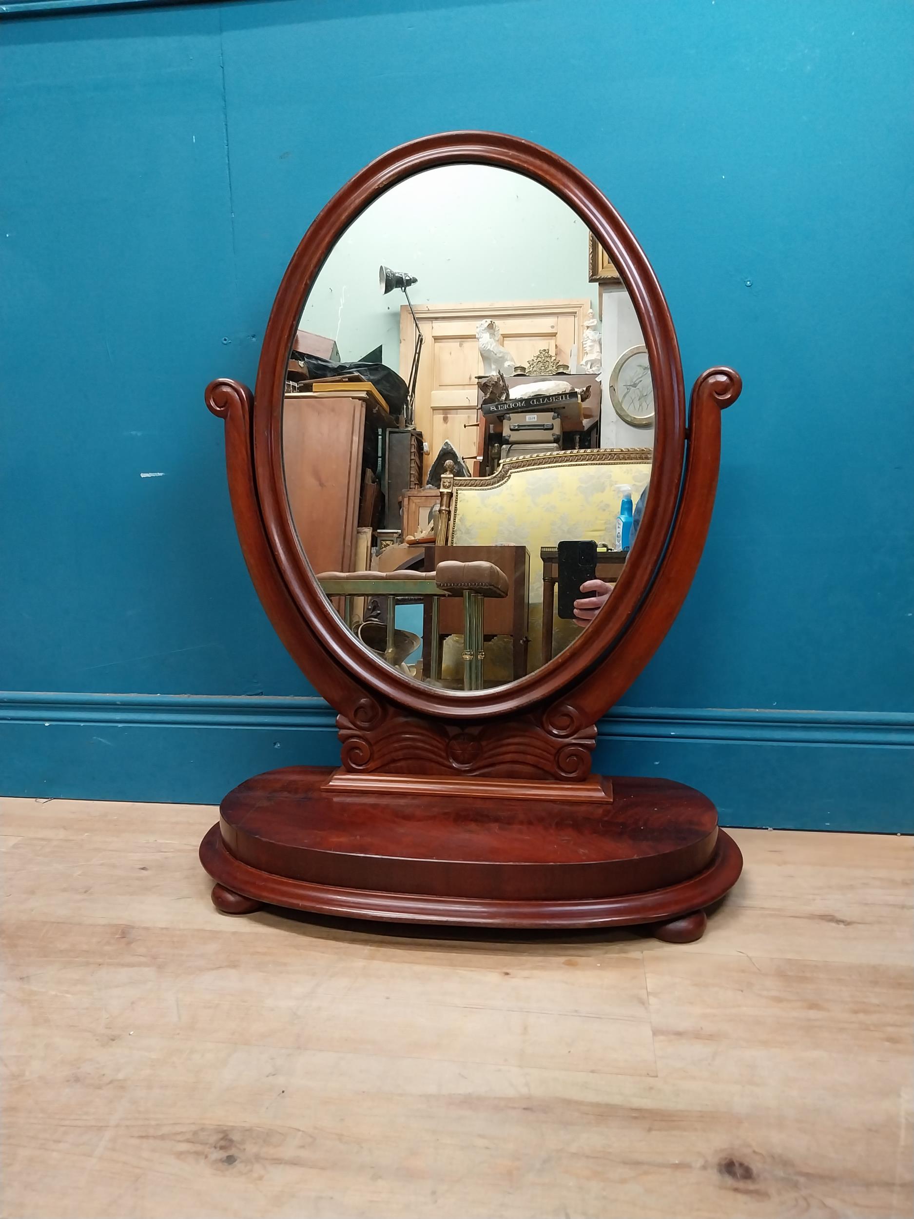 19th C. oval mahogany dressing table mirror. {78 cm H x 57 cm W x 88 cm D}. - Image 3 of 5