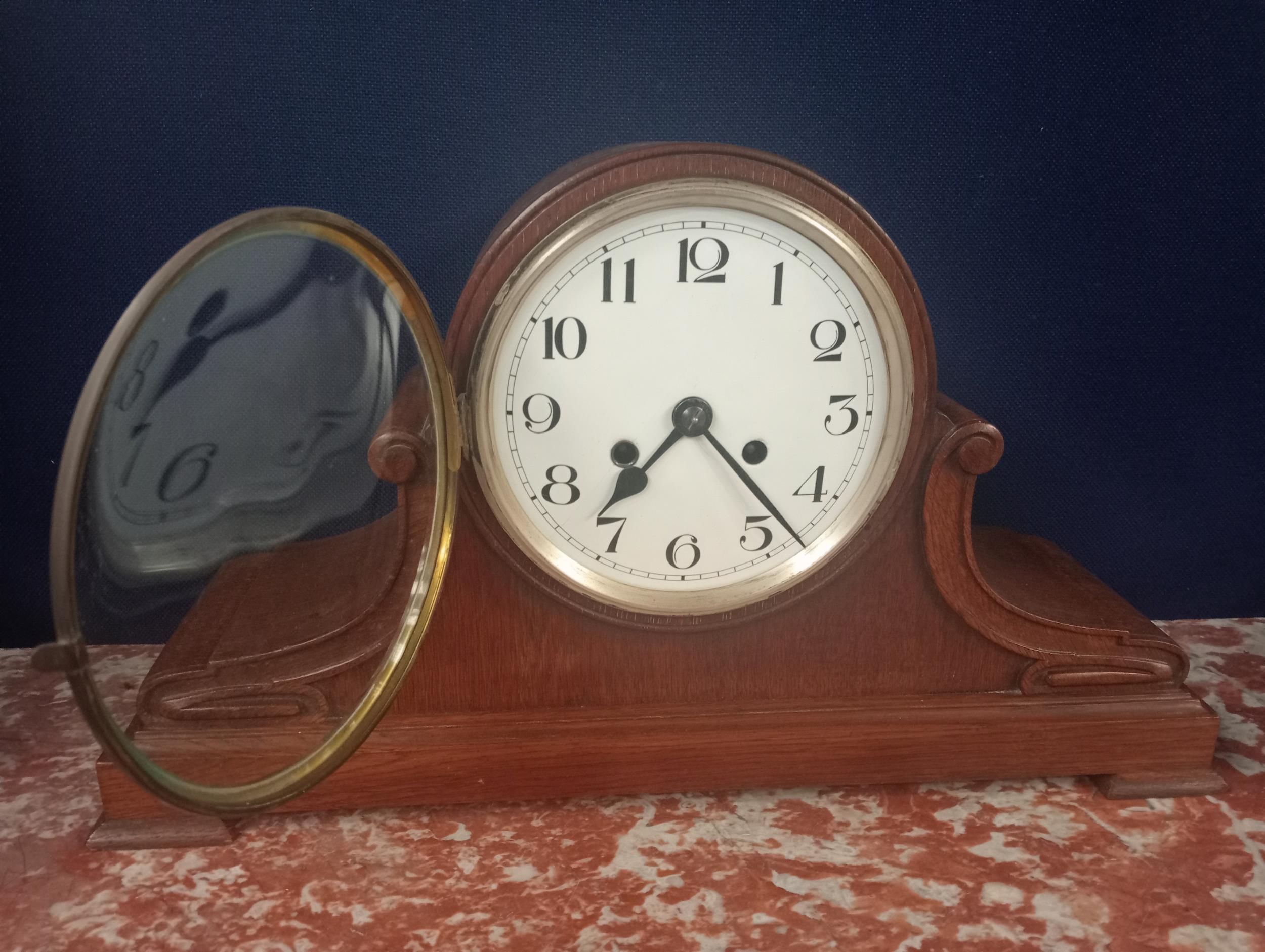 Oak mantel clock {H 30cm x W 54cm x D 15cm }. - Image 2 of 5