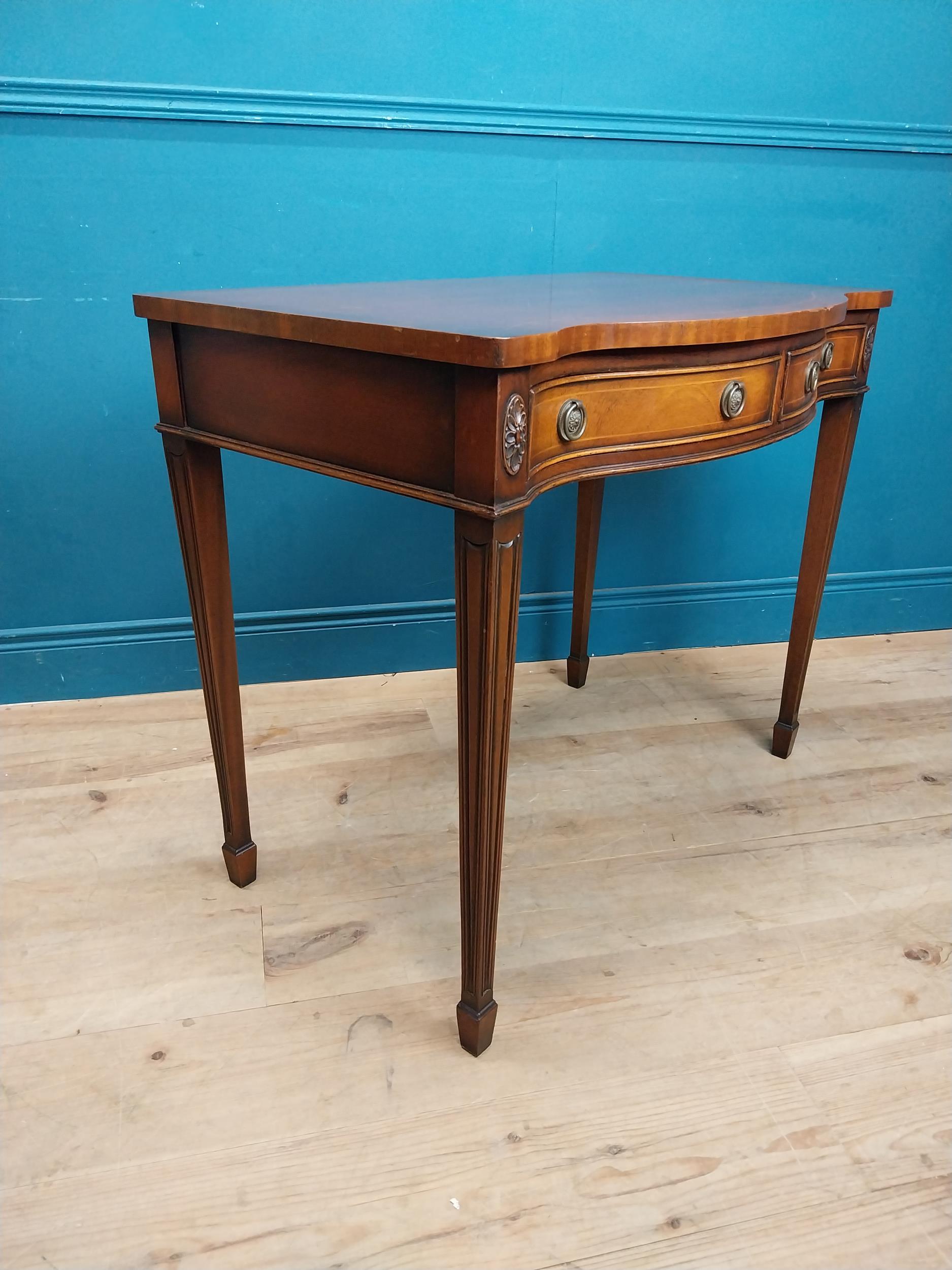 Mahogany and satinwood side table with serpentine front and two drawers in frieze raised on - Image 5 of 6