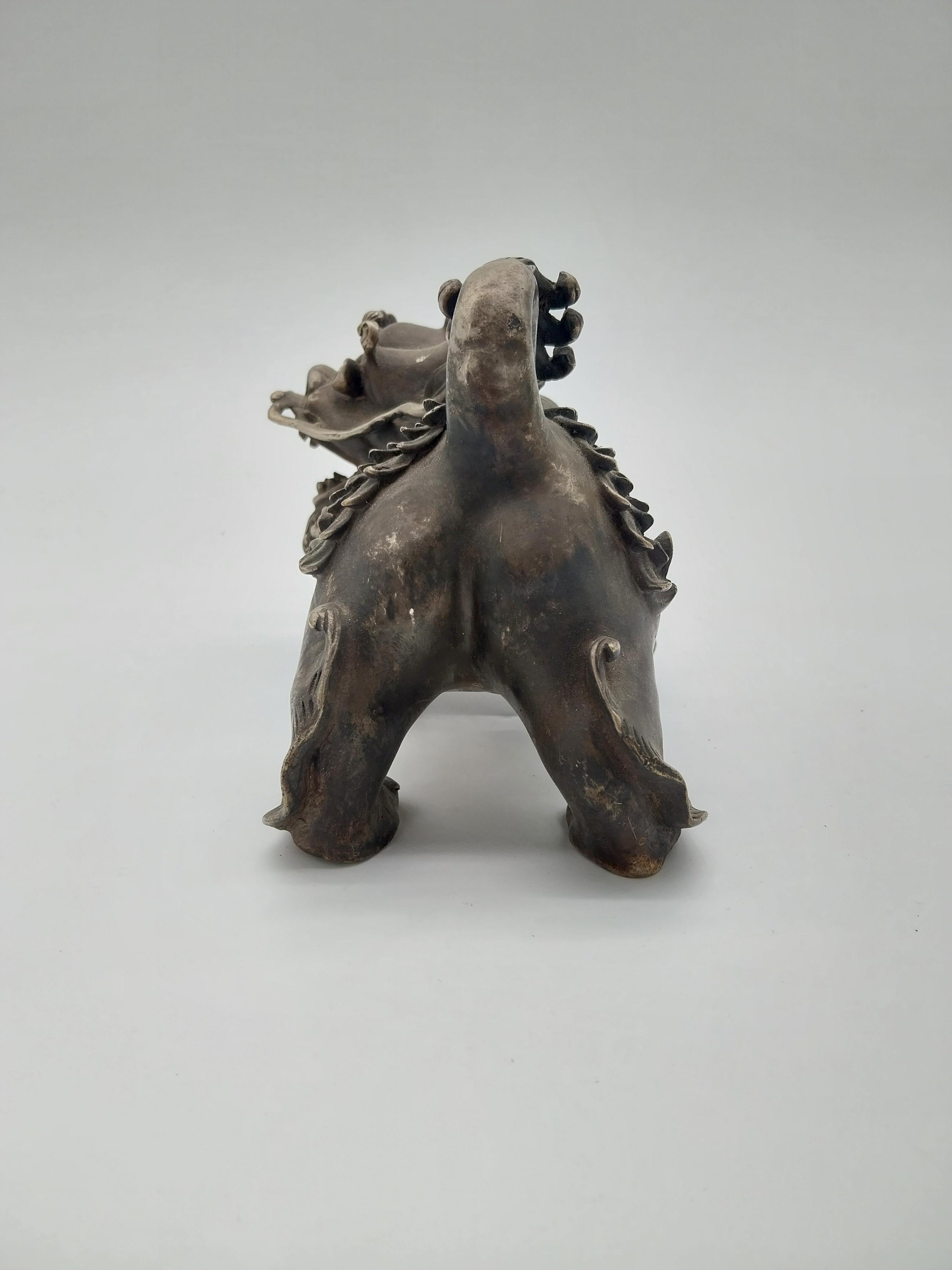 White metal Chinese Dog of Fu. {24 cm H x 19 cm W x 12 cm D}. - Image 2 of 5