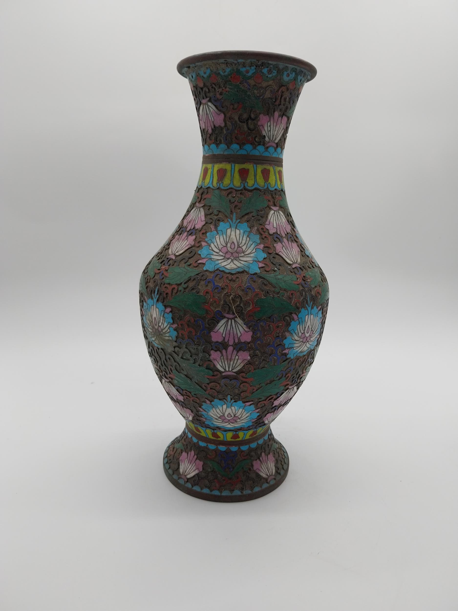 Oriental cloisonne vase .{37 cm H x 13 cm Dia.}. - Image 5 of 5