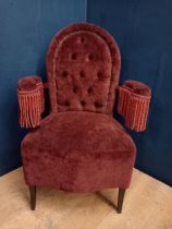 Deep buttoned red velvet armchair {H 107cm x W 76cm x D 56cm }.