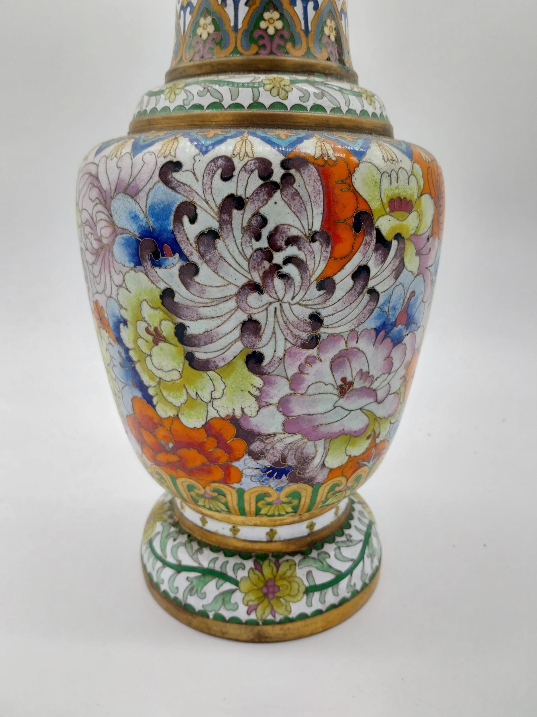 Decorative oriental cloisonne vase. {32 cm H x 15 cm Dia.}. - Image 5 of 6