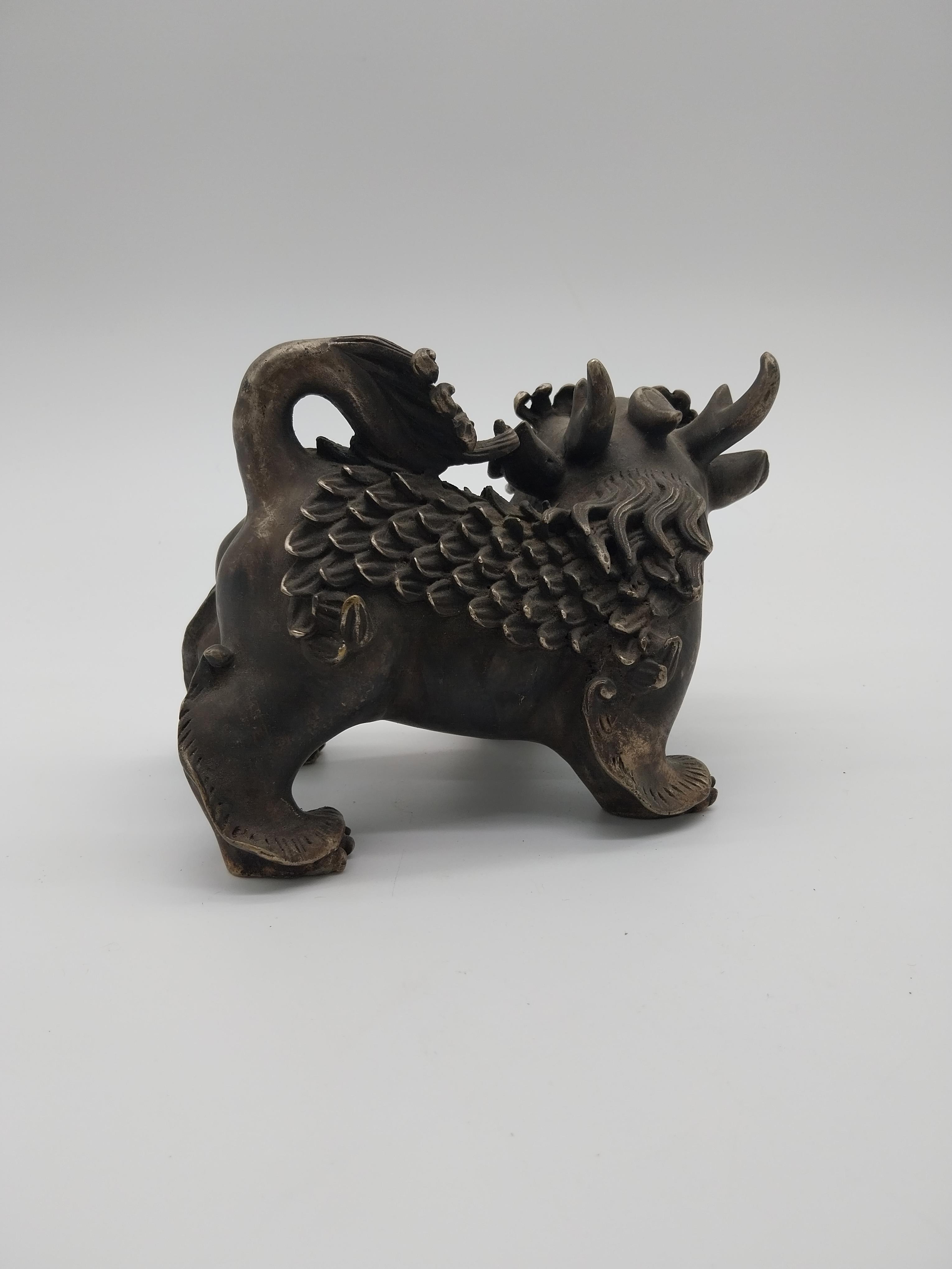 White metal Chinese Dog of Fu. {24 cm H x 19 cm W x 12 cm D}. - Image 3 of 5