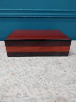 Good quality Hillwood cigar humidor with two full size Cohiba Caigrs