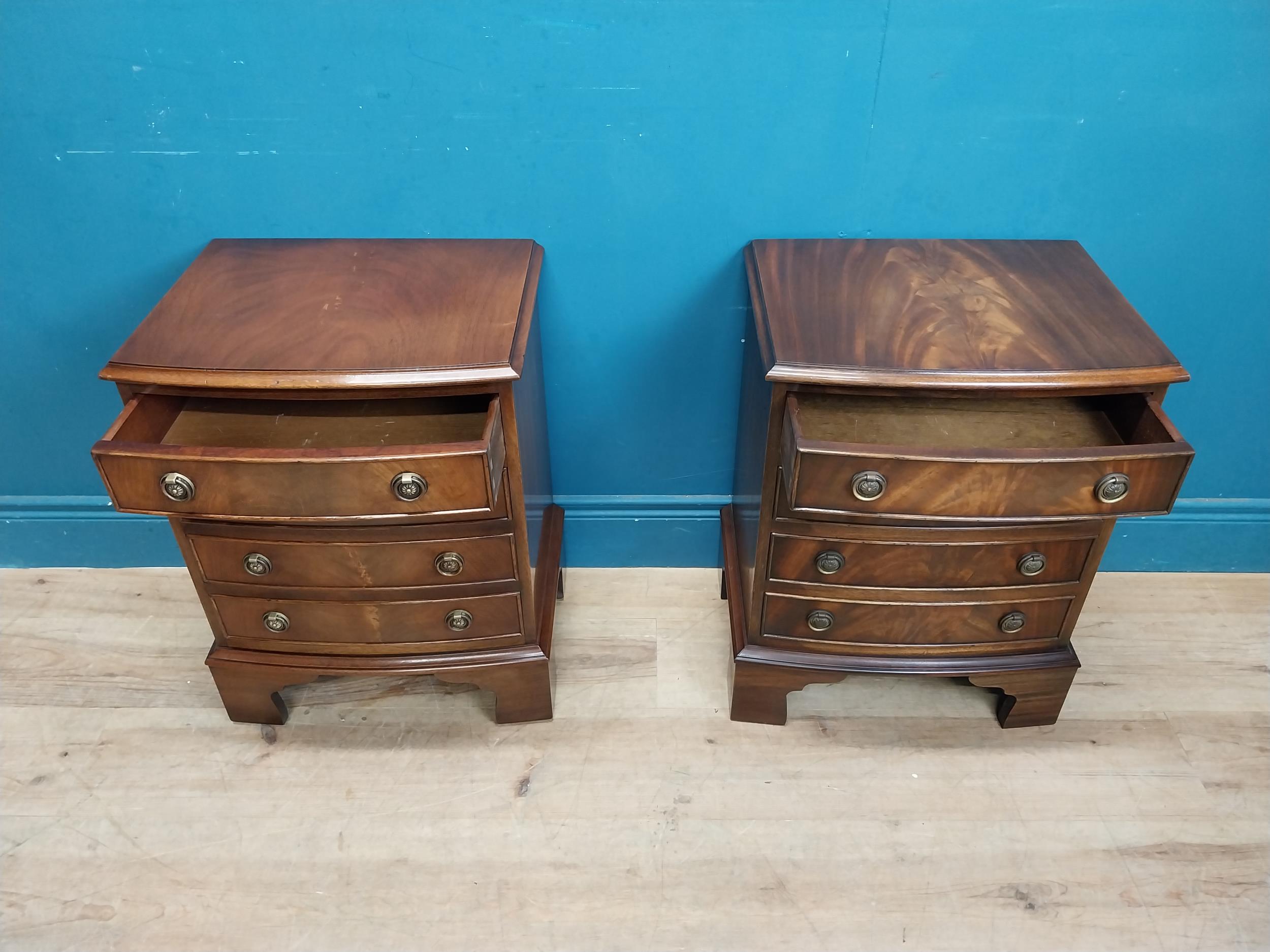 Pair of good quality mahogany beside chest of drawers on bracket feet.{60 cm H x 46 cm W x 35 cm - Image 5 of 6