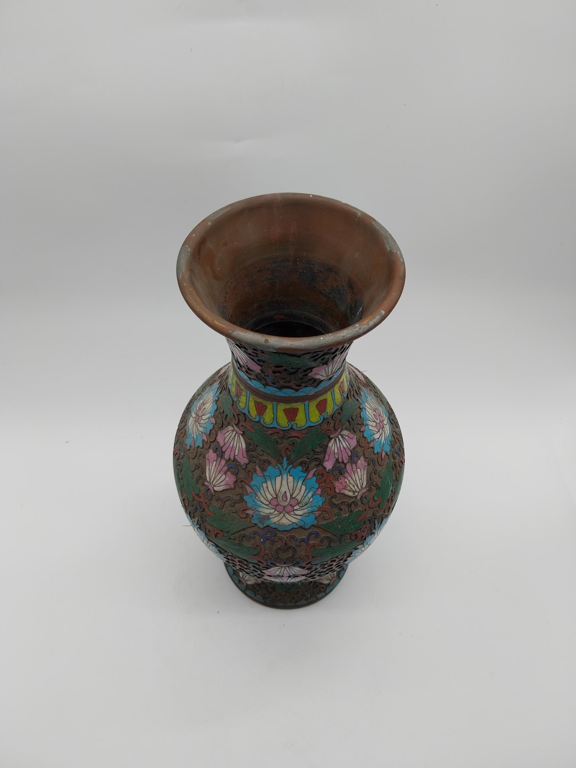 Oriental cloisonne vase .{37 cm H x 13 cm Dia.}. - Image 3 of 5