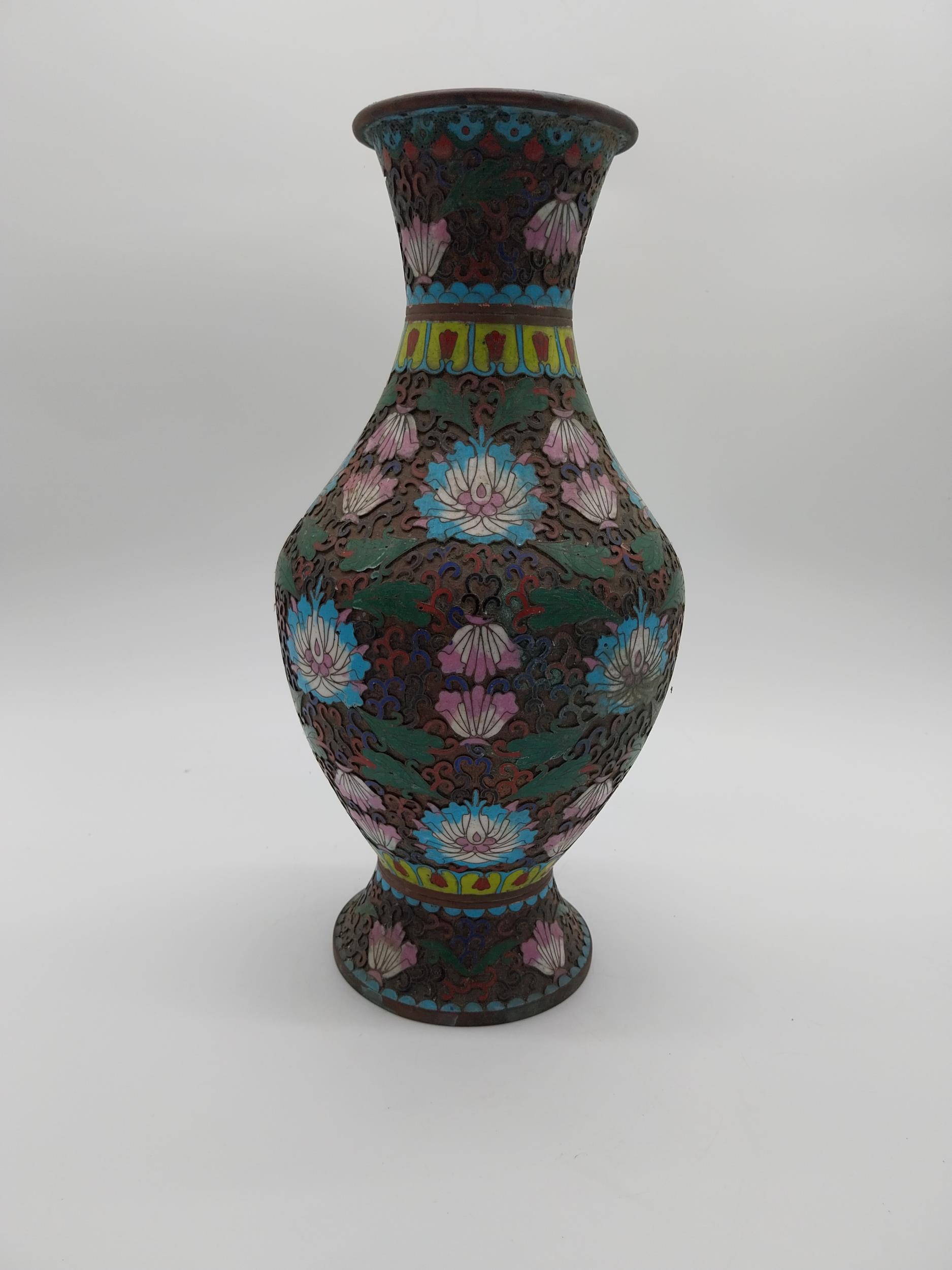 Oriental cloisonne vase .{37 cm H x 13 cm Dia.}. - Image 4 of 5