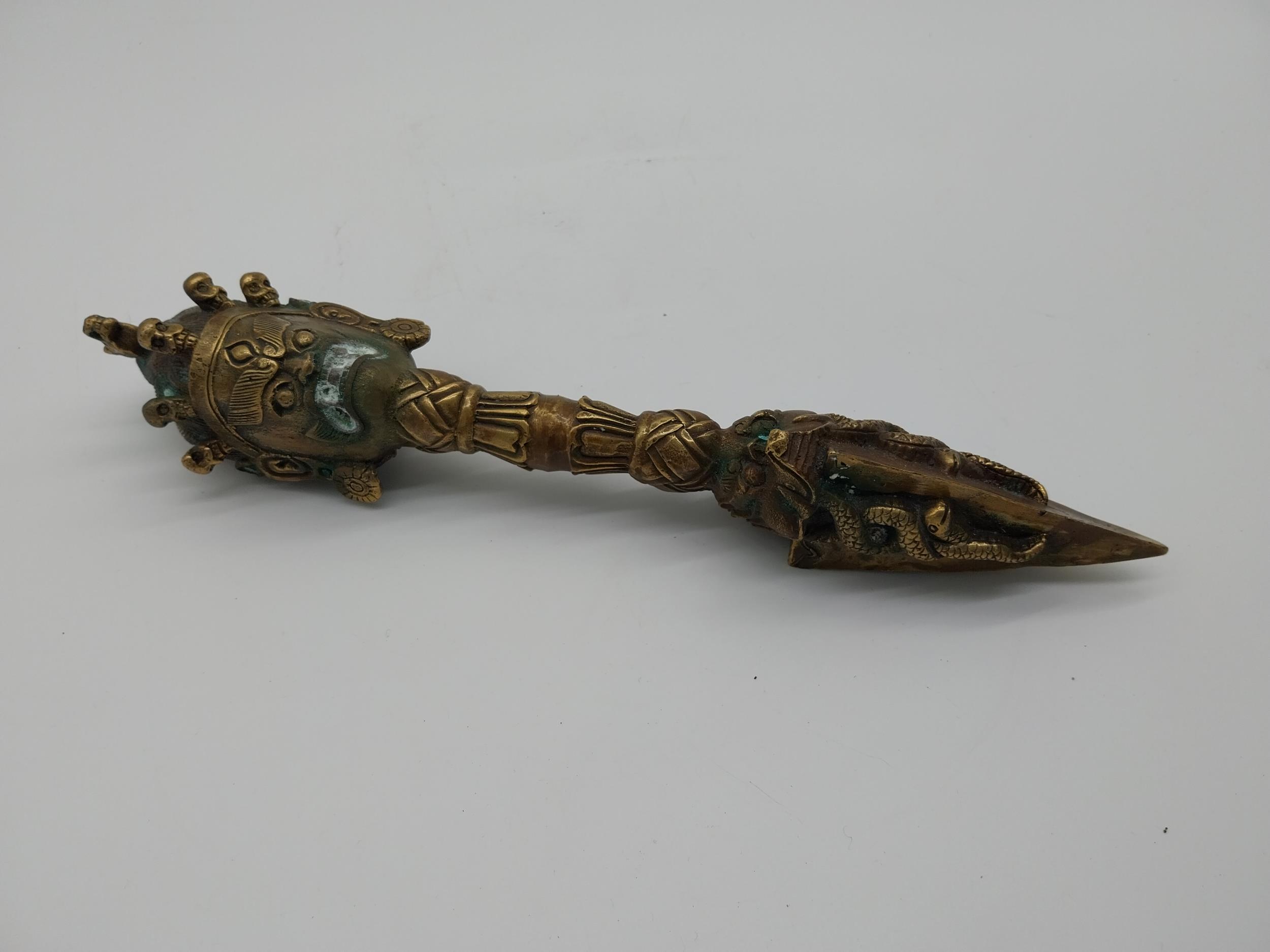 Decorative bronze oriental dagger. {32 cm H x 7 cm W x 7 cm D}. - Image 5 of 5