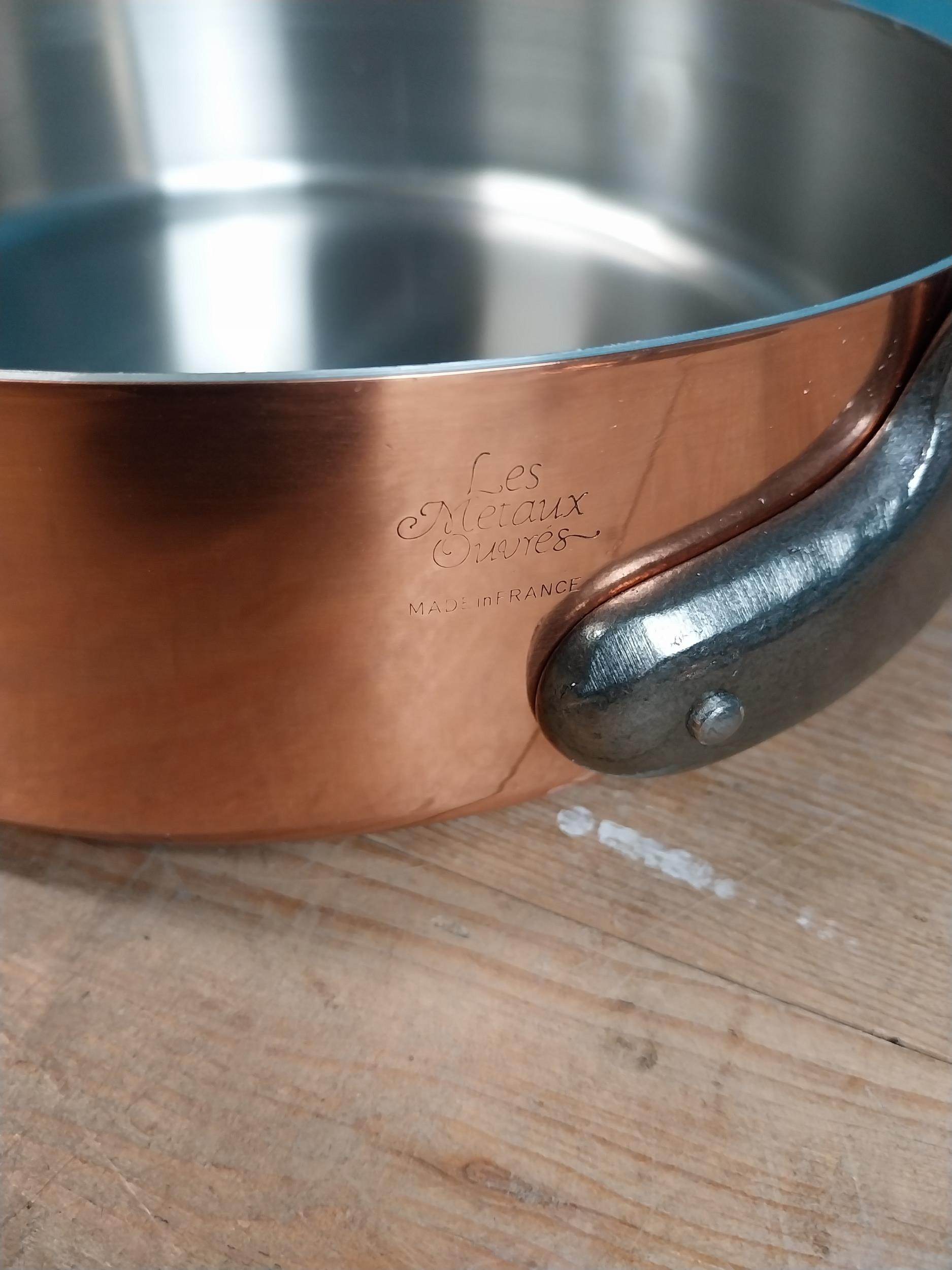 Good quality copper lidded saucepan. {17 cm H x 50 cm W x 25 cm D}. - Image 4 of 6