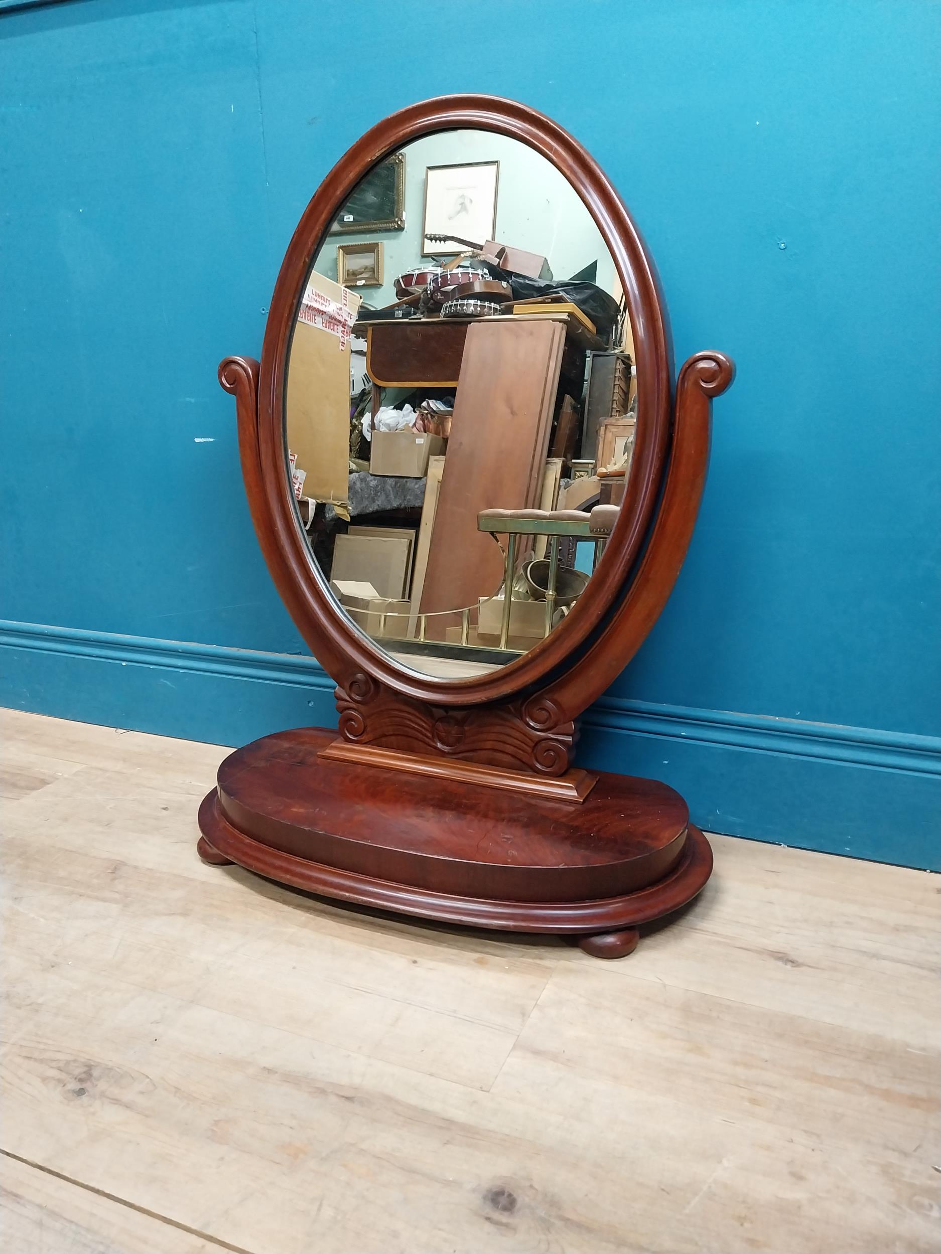 19th C. oval mahogany dressing table mirror. {78 cm H x 57 cm W x 88 cm D}. - Image 2 of 5