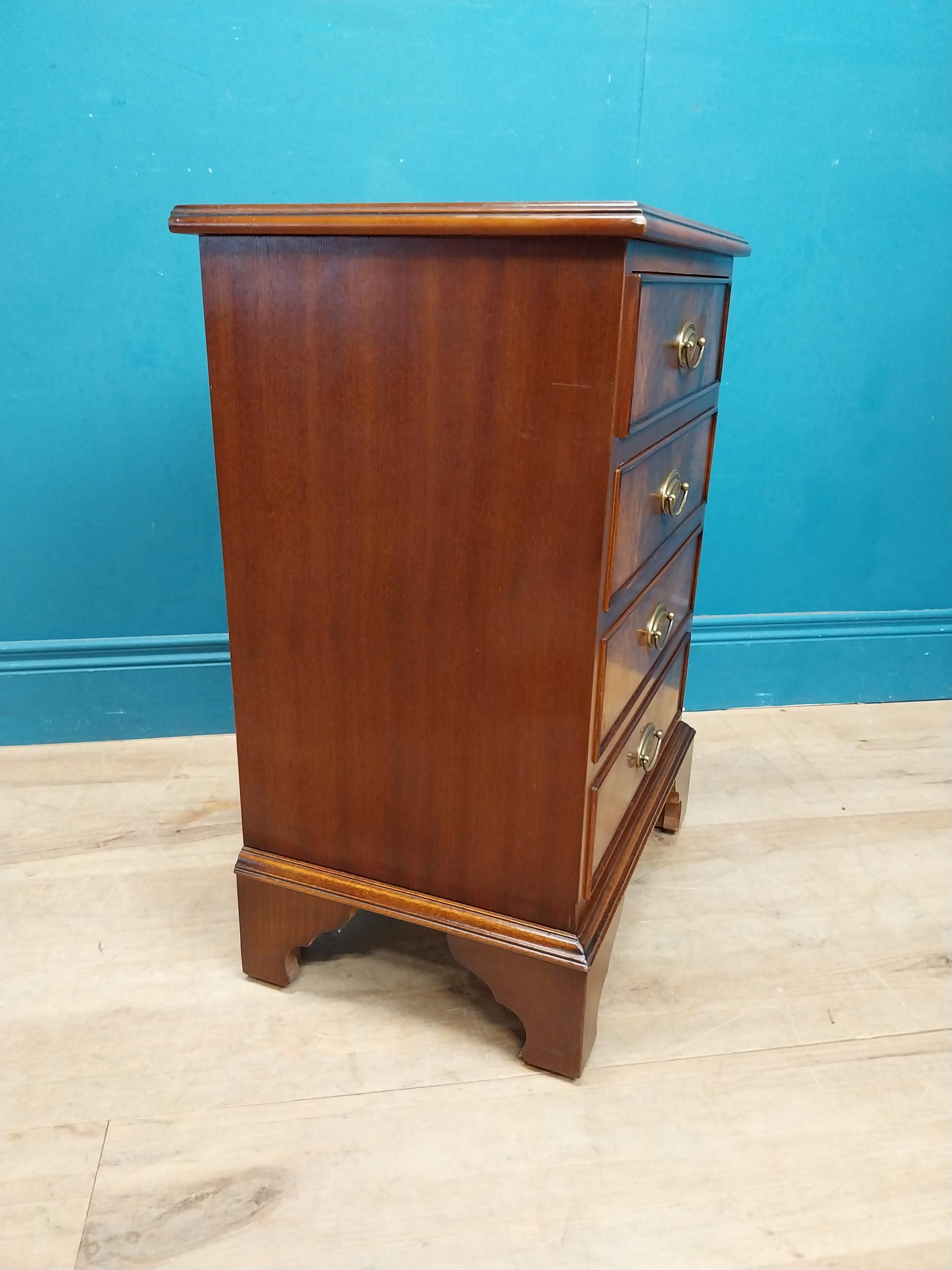 Good quality mahogany chest of drawers of neat proportions raised on bracket feet. {64 cm H x 45 - Image 4 of 6