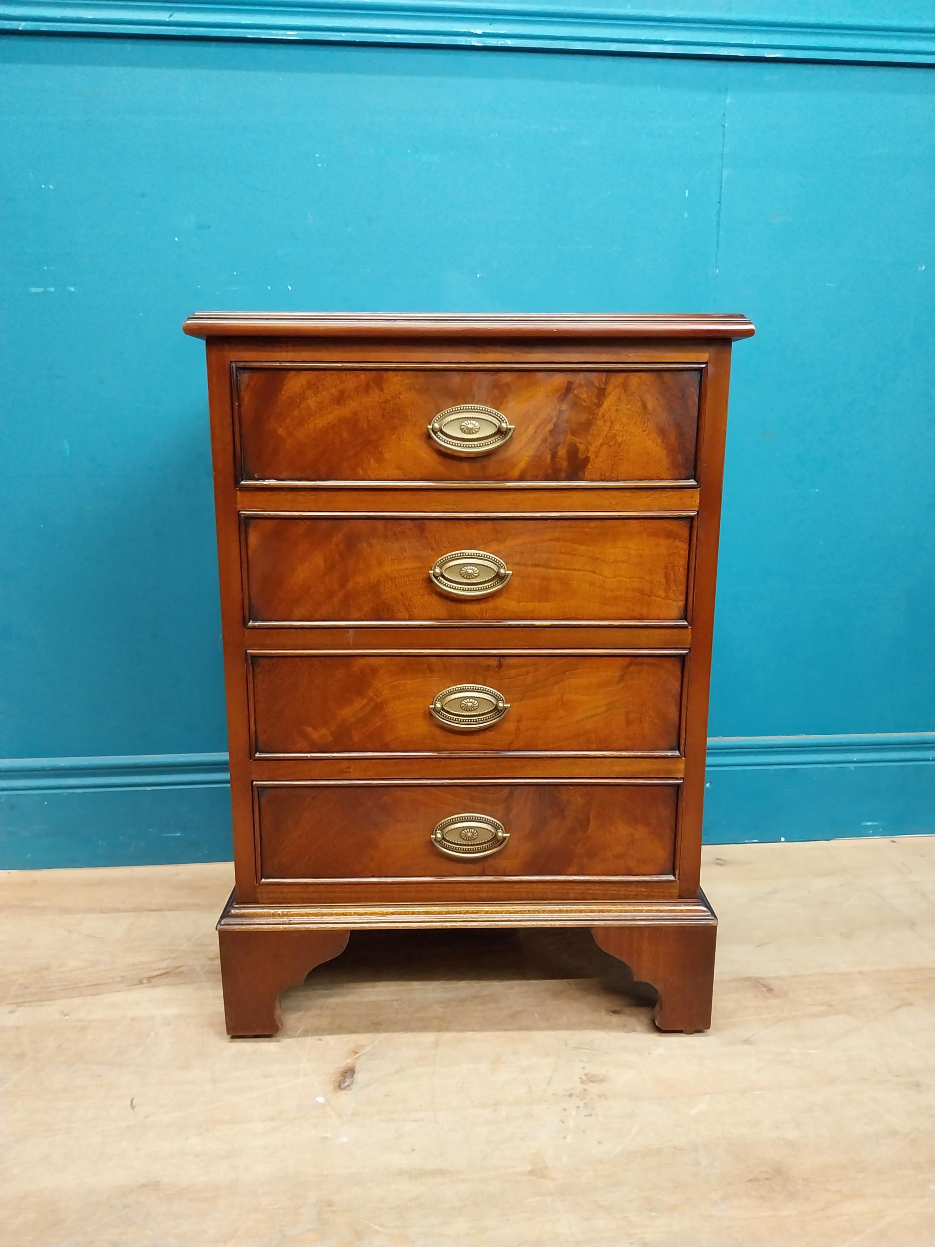 Good quality mahogany chest of drawers of neat proportions raised on bracket feet. {64 cm H x 45