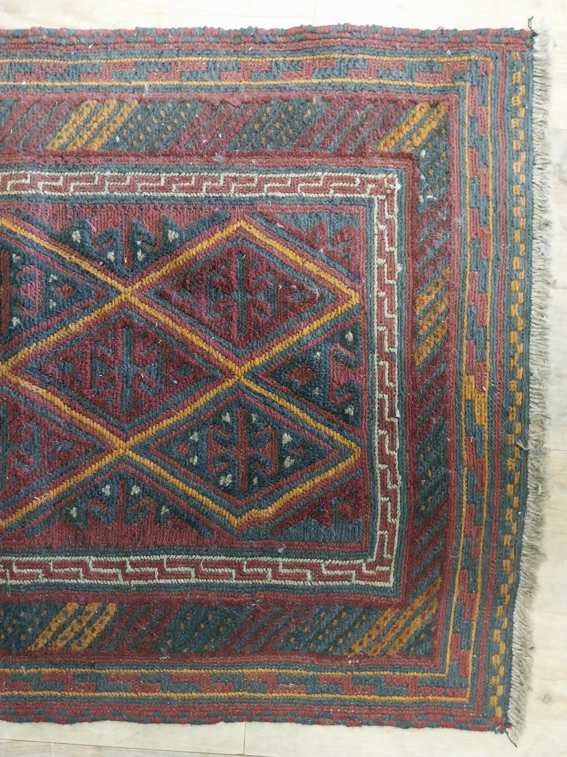 Decorative Persian carpet runner. {370 cm L x 80 cm W}. - Bild 4 aus 4