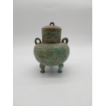 Bronze Chinese lidded urn. {20 cm H x 16 cm Dia.}.