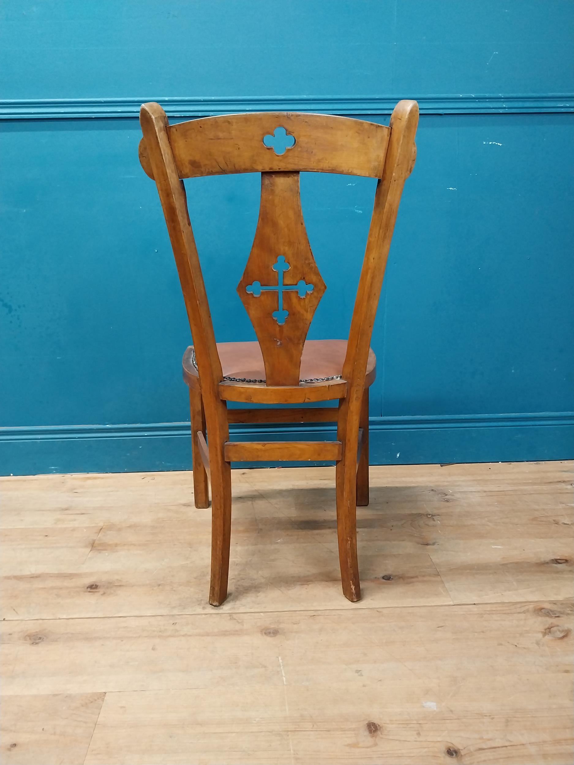 1930s oak side chair with leather upholstered seat {90 cm H x 44 cm W x 40 cm D}. - Image 6 of 6