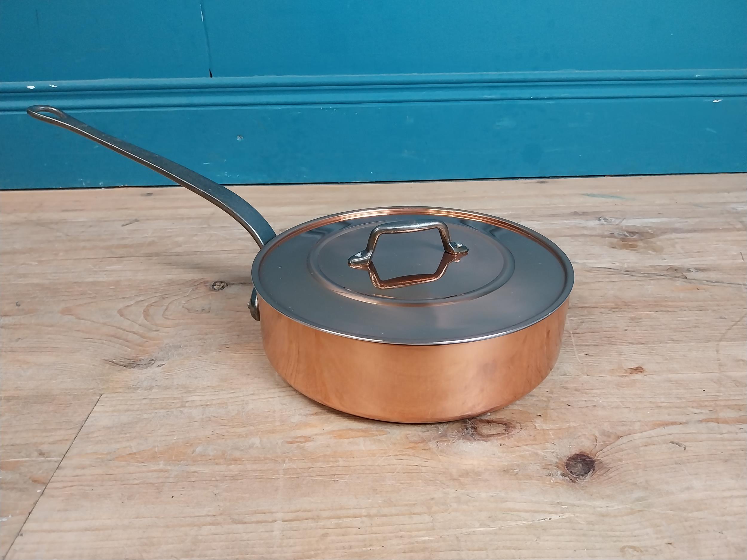 Good quality copper lidded saucepan. {17 cm H x 50 cm W x 25 cm D}. - Image 2 of 6