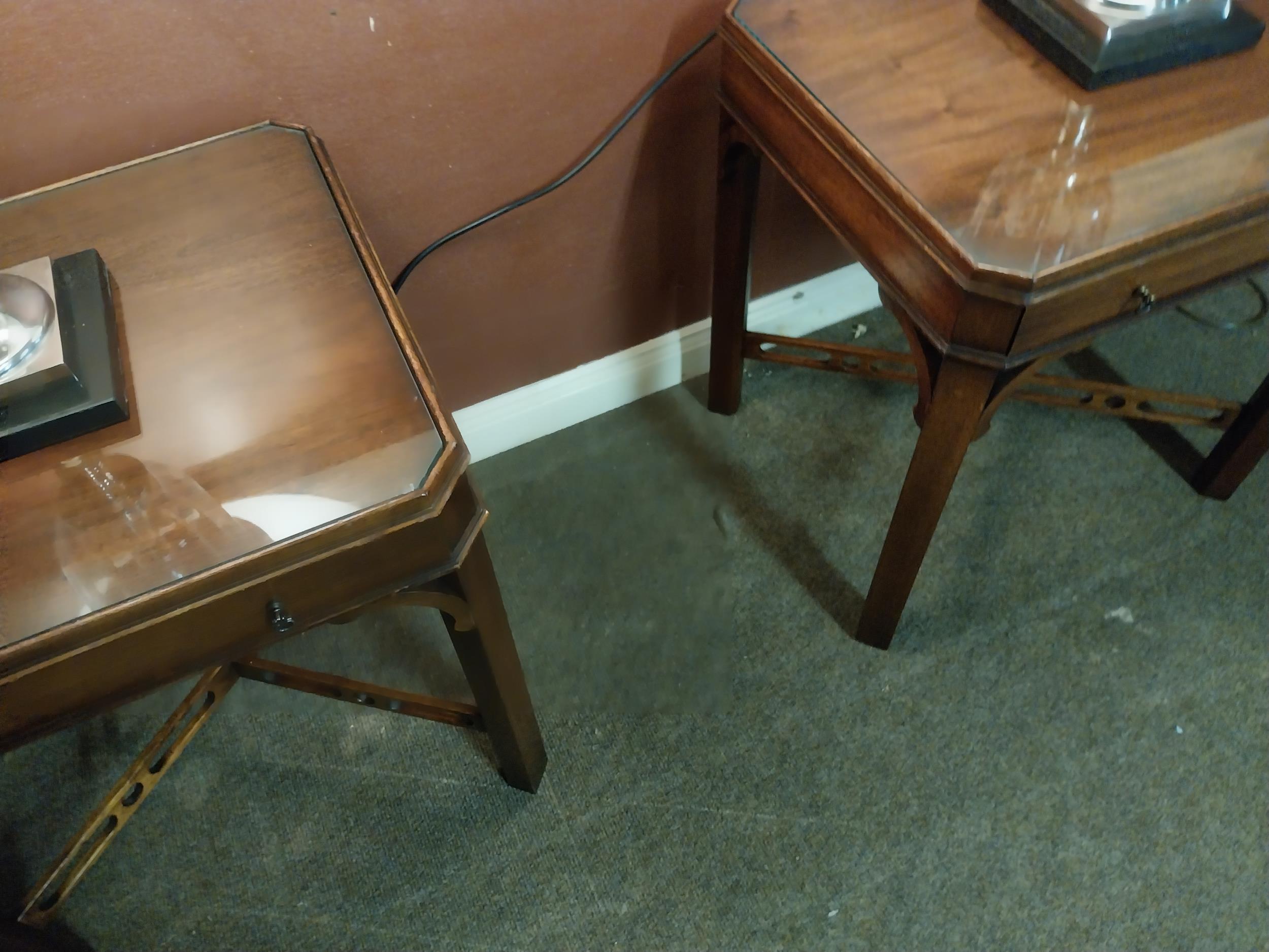 Pair of good quality mahogany bedside tables with single drawer in the frieze raised on square - Image 7 of 7