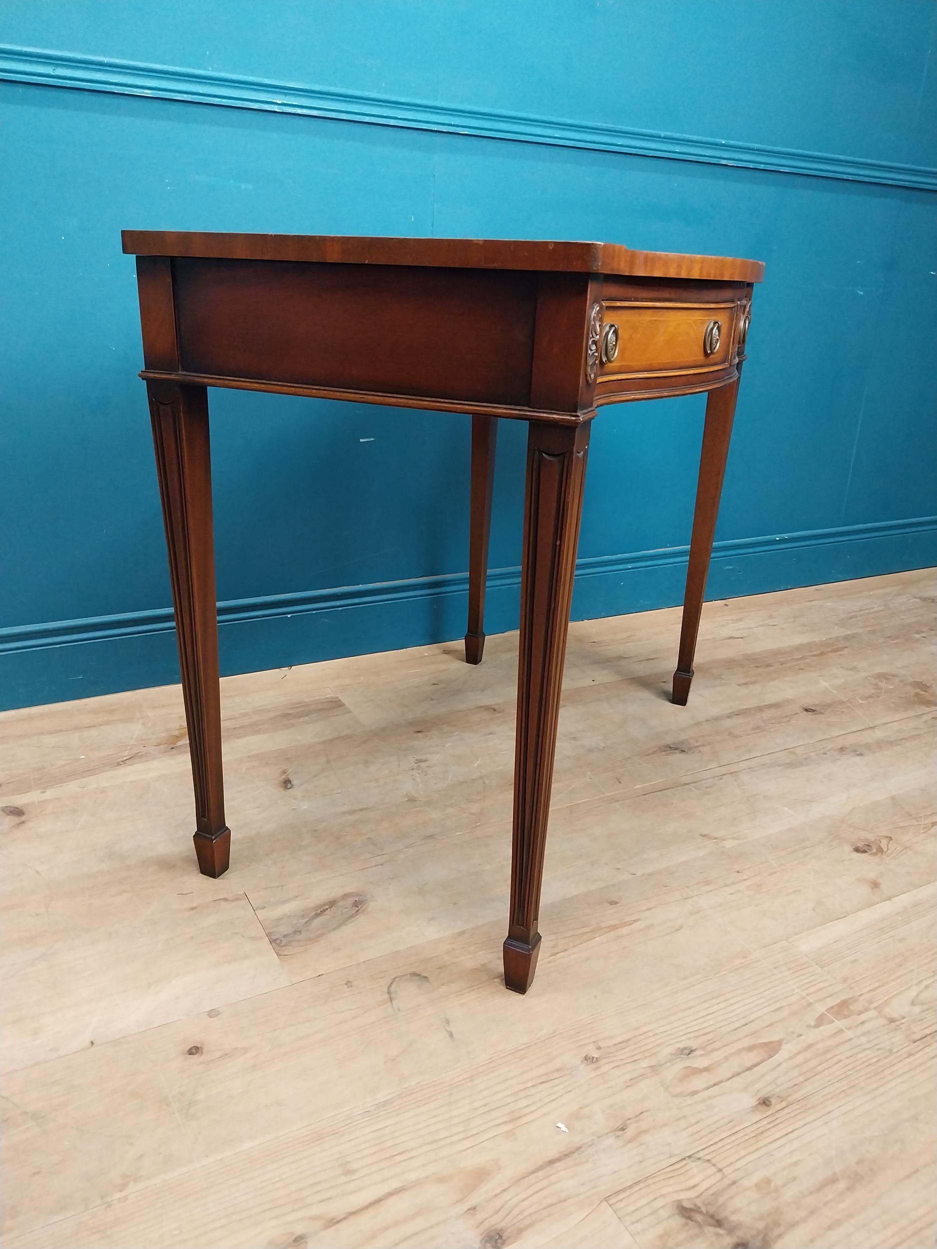 Mahogany and satinwood side table with serpentine front and two drawers in frieze raised on - Image 4 of 6