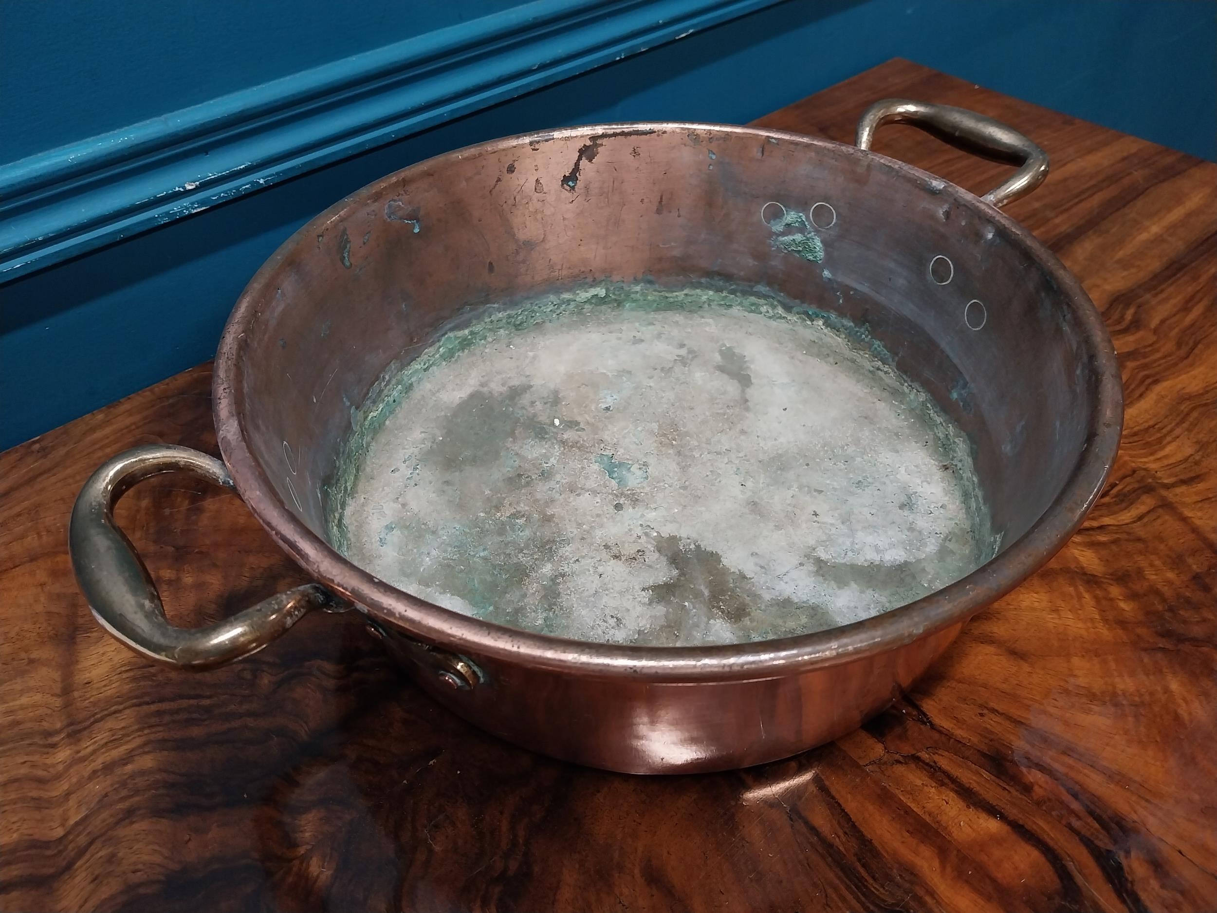 19th C. copper and brass preserving pan. {11 cm H x 43 cm W x 33 cm D}. - Image 2 of 4