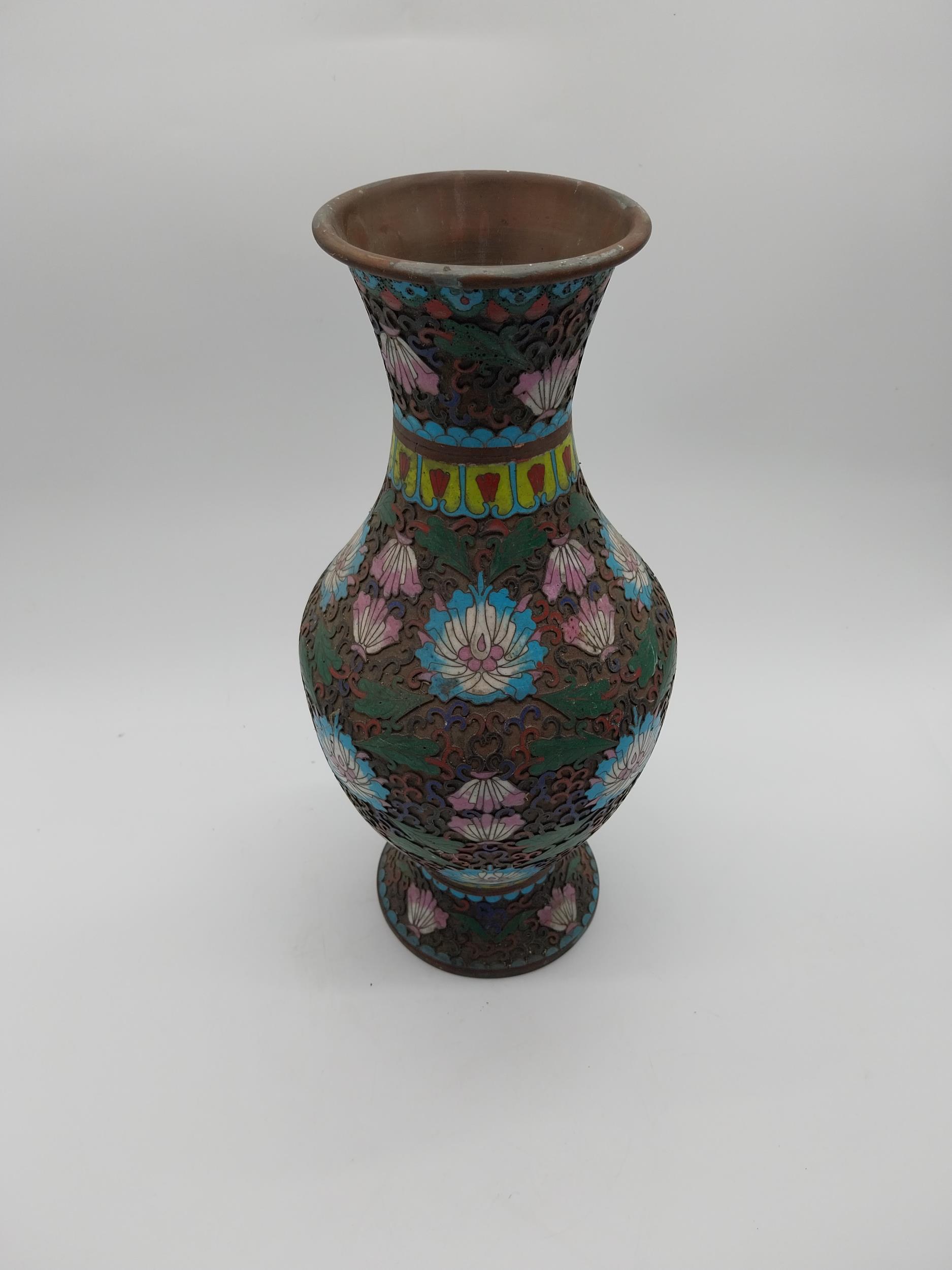 Oriental cloisonne vase .{37 cm H x 13 cm Dia.}. - Image 2 of 5