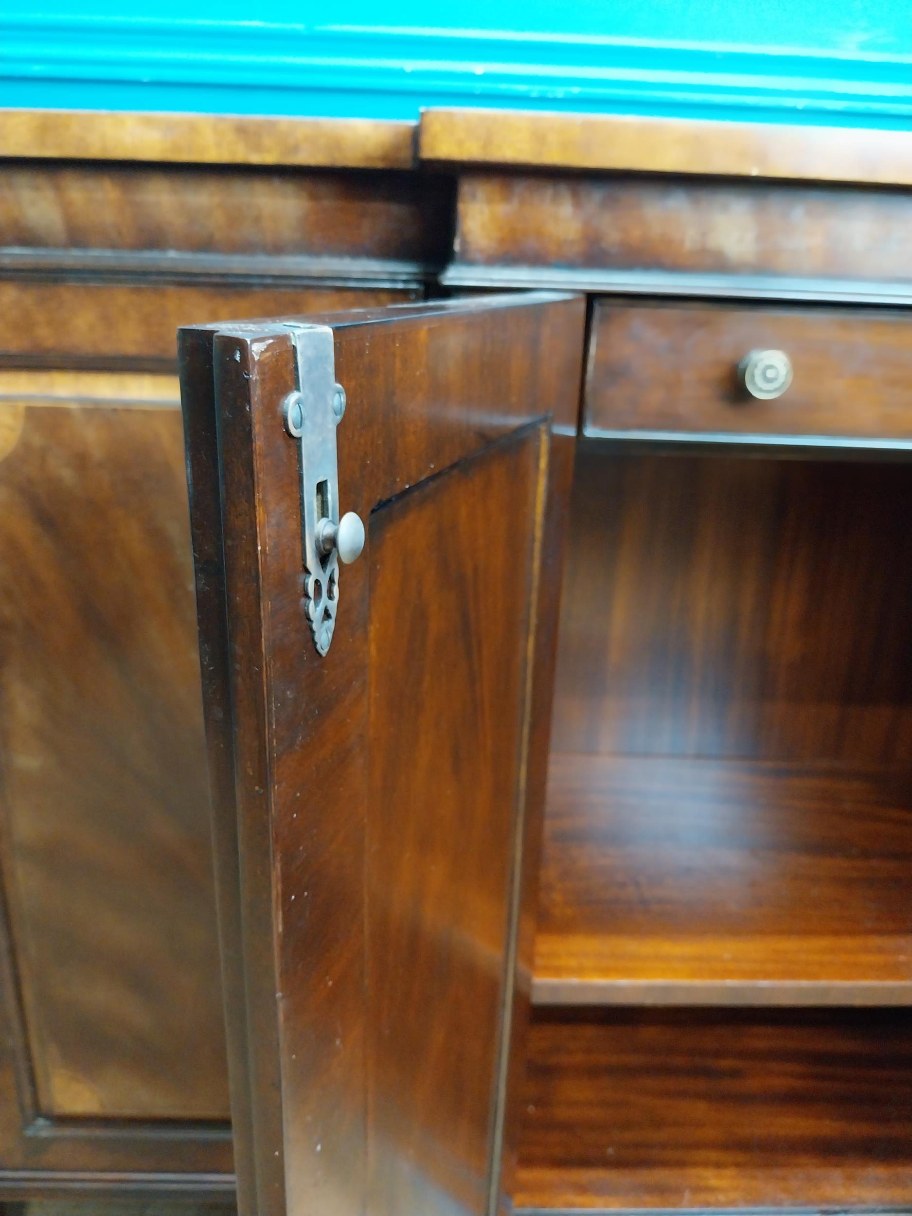 Good quality mahogany and satinwood side cabinet in the Regency style with four doors on short - Image 7 of 10