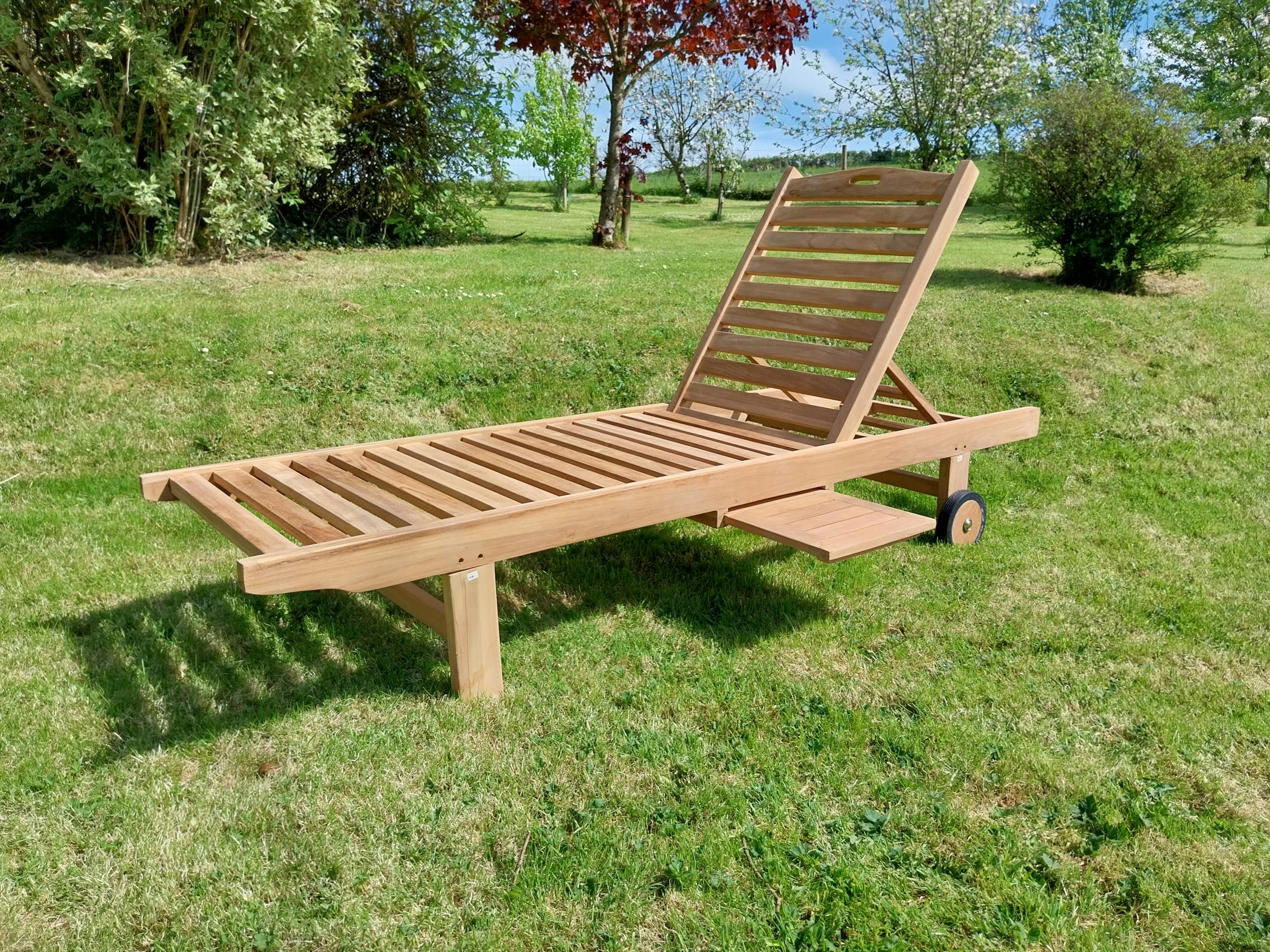 Good quality teak sun lounger {92 cm H x 65 cm W x 200 cm L}. - Image 11 of 13