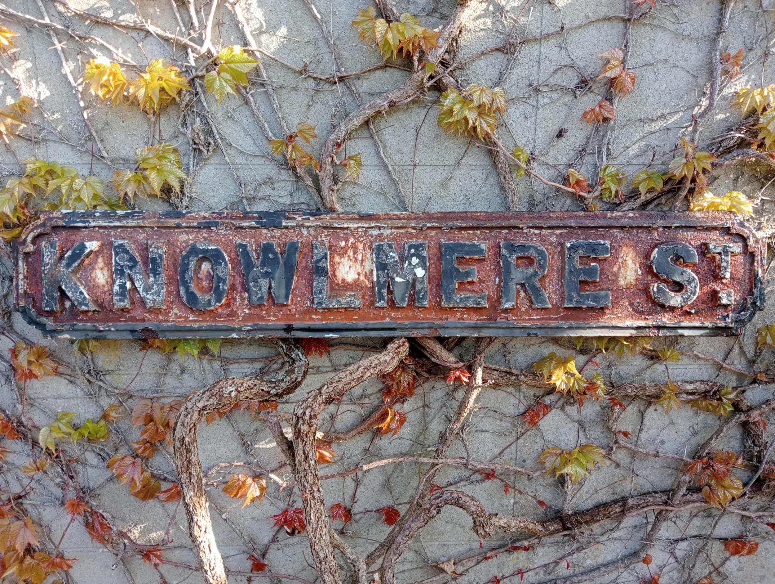 Cast iron Street sign Knowlmere St {H 18cm x W 106cm }. (NOT AVAILABLE TO VIEW IN PERSON) - Bild 2 aus 2