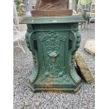 Good quality decorative cast iron pedestal in the Victorian style {100 cm H x 80 cm W x 80 cm D}.