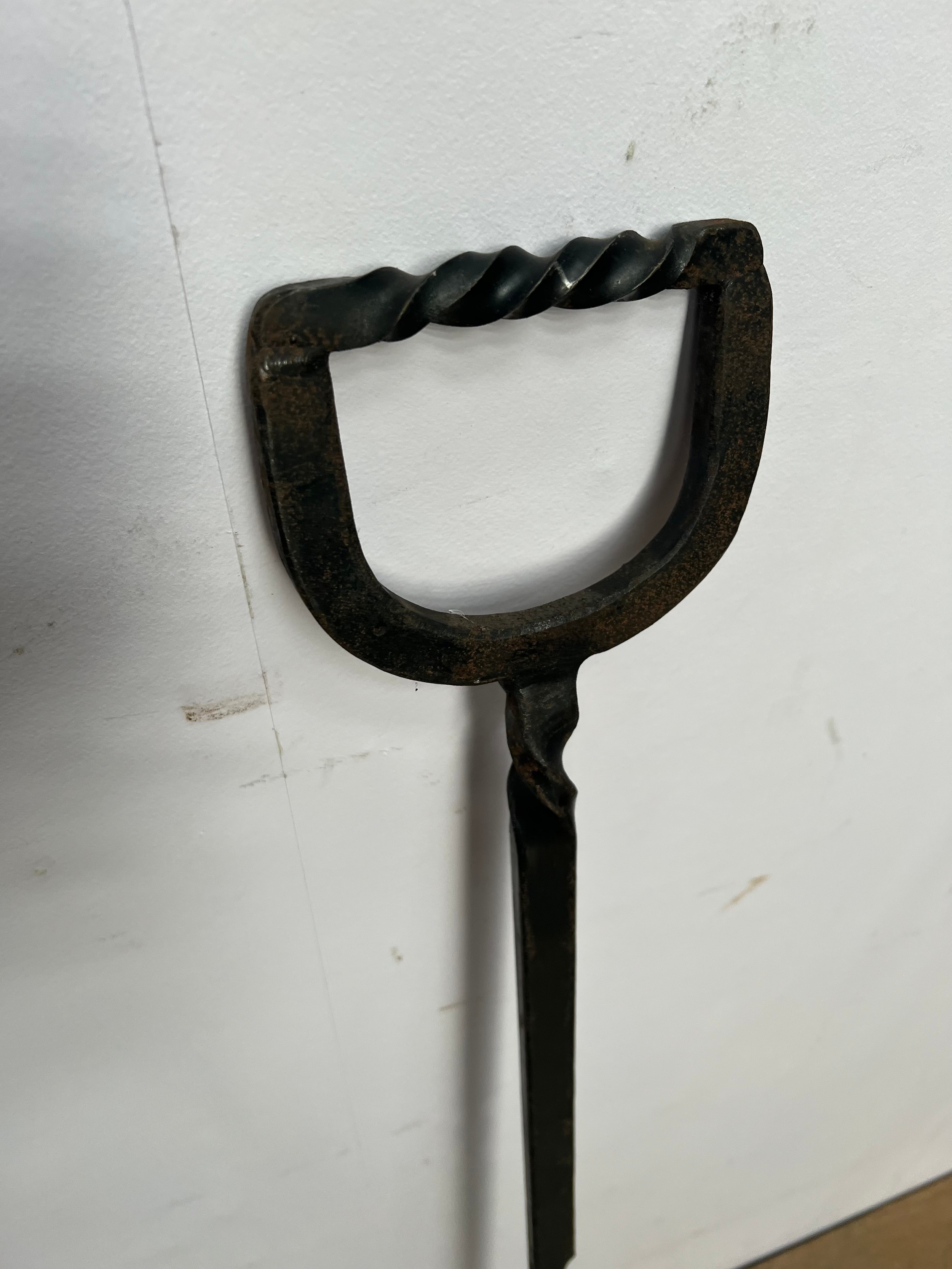 Wrought iron fork {H 119cm x W23cm x D 1cm}. (NOT AVAILABLE TO VIEW IN PERSON) - Image 2 of 2