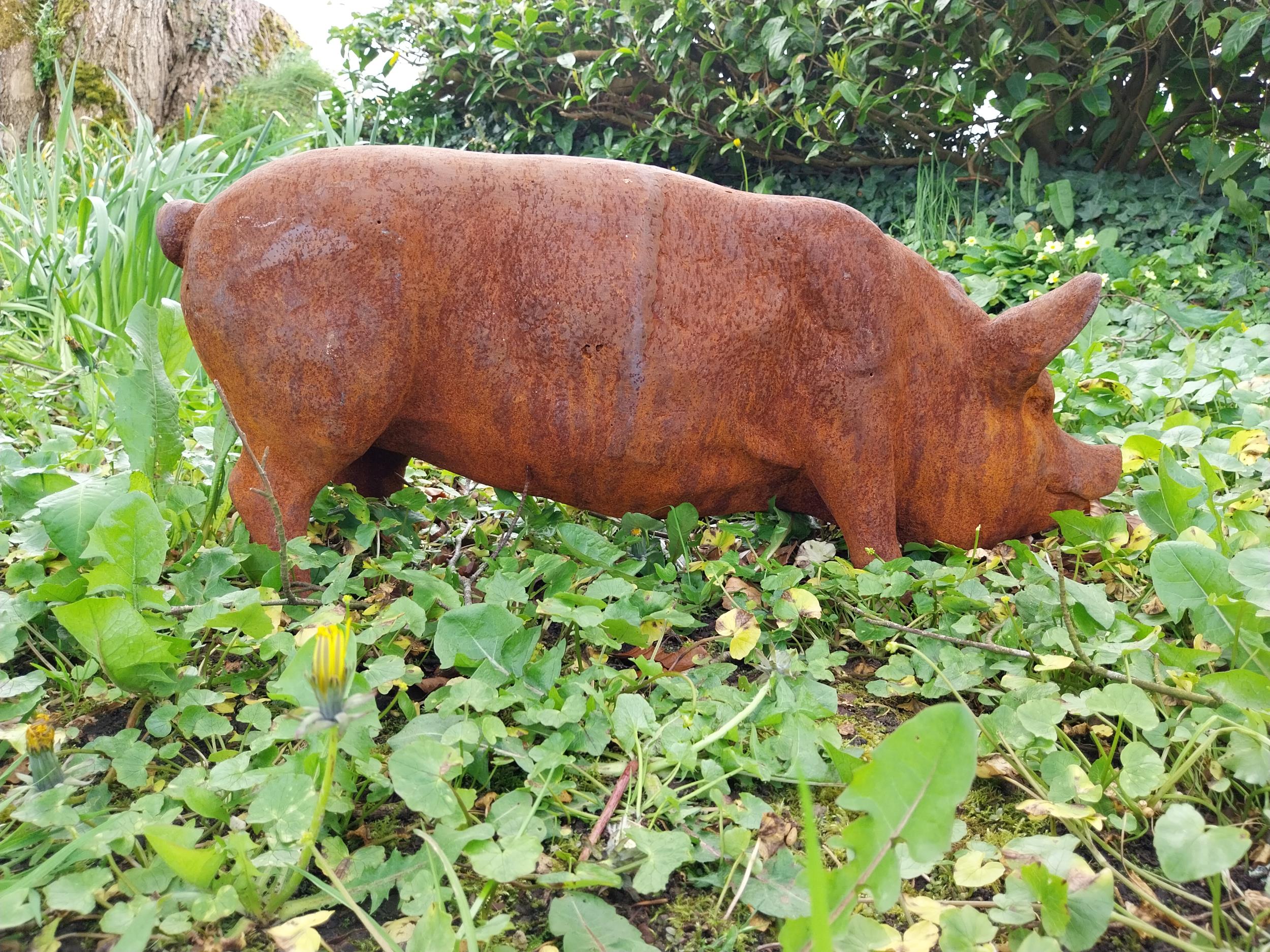 Good quality cast iron statue of a Pig {29 cm H x 70 cm W x 20 cm D}. - Bild 5 aus 5