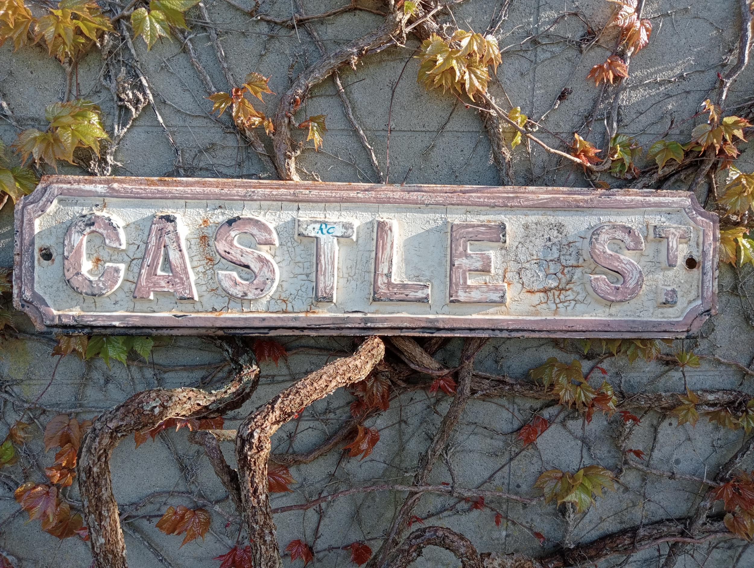 Cast iron Street sign Castle St {H 17cm x W 82cm }. (NOT AVAILABLE TO VIEW IN PERSON)