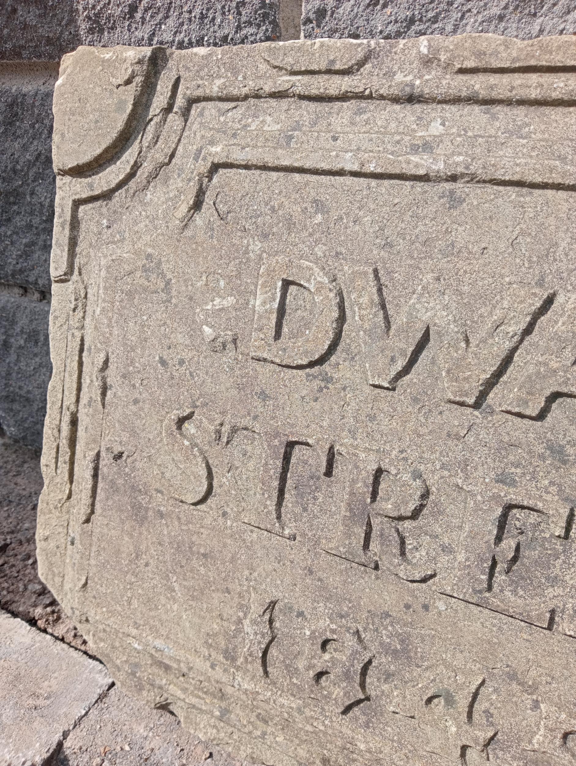 Stone carved Edward street 1845 sign{H 50cm x W 68cm x D 9cm }. (NOT AVAILABLE TO VIEW IN PERSON) - Image 3 of 4