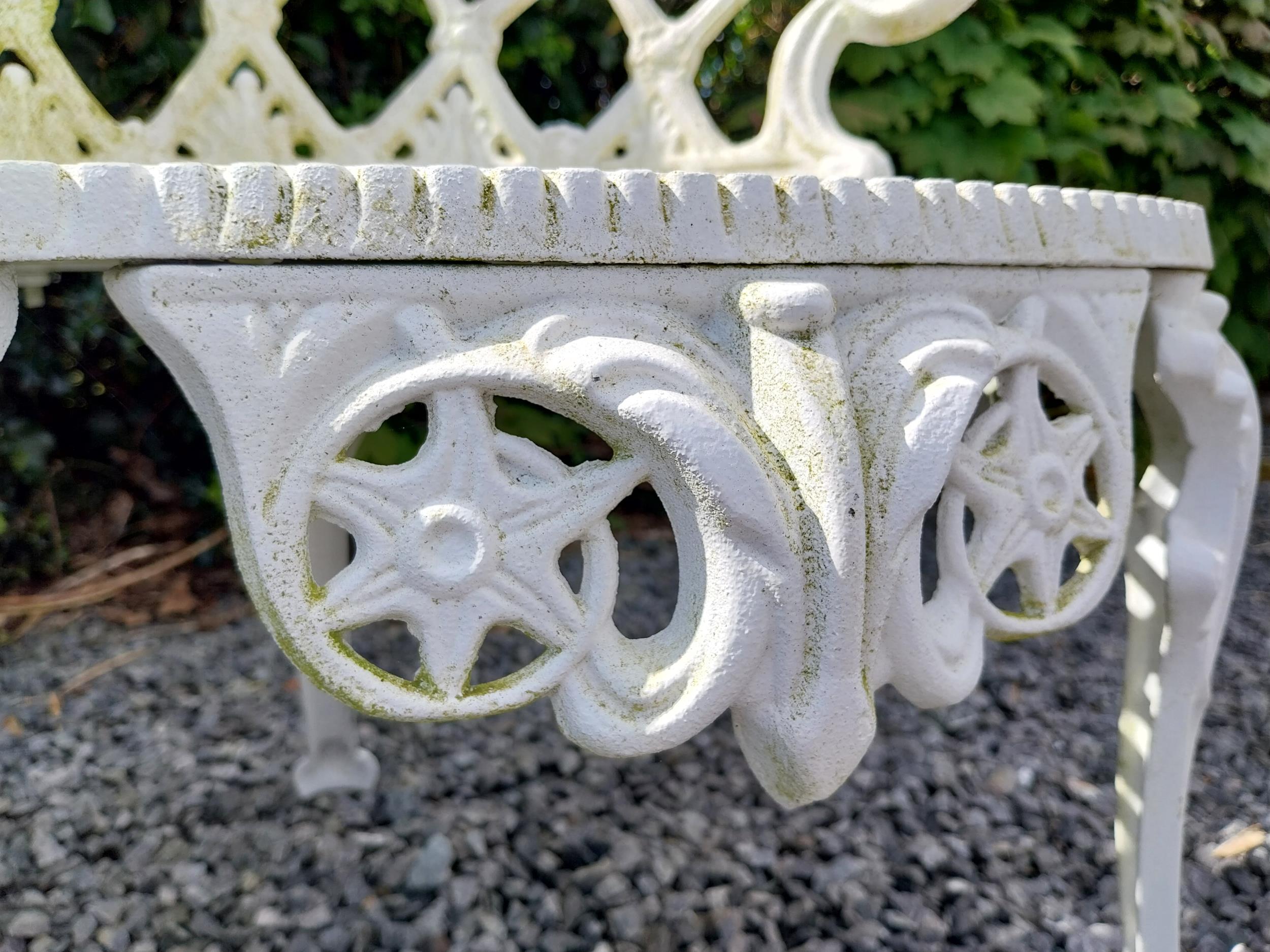 Cast aluminium three seater garden bench in the Coalbrookdale style {82 cm H x 133 cm W x 44 cm - Image 8 of 8