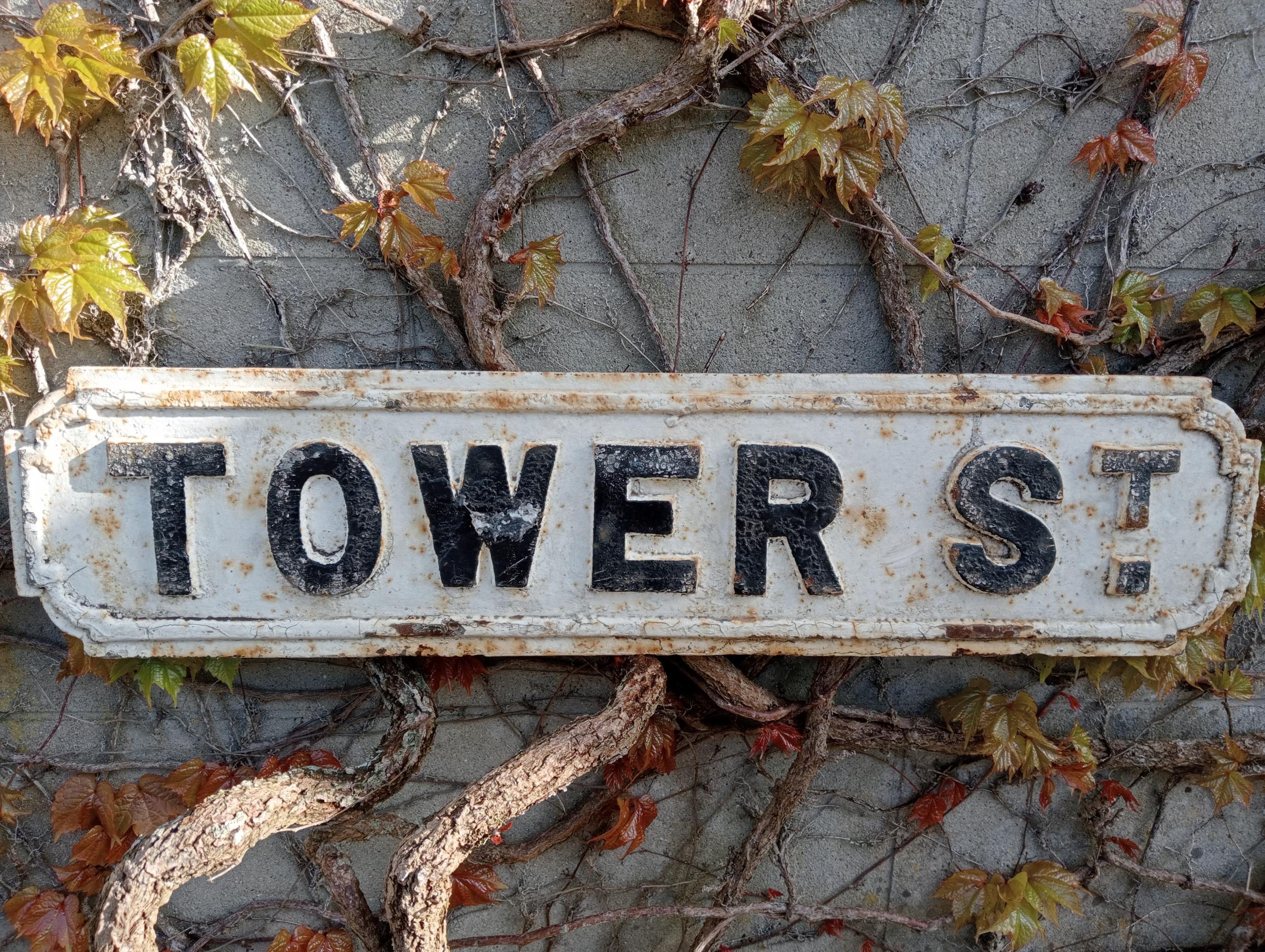 Cast iron Street sign Tower St {H 18cm x W 76cm }. (NOT AVAILABLE TO VIEW IN PERSON) - Bild 2 aus 2