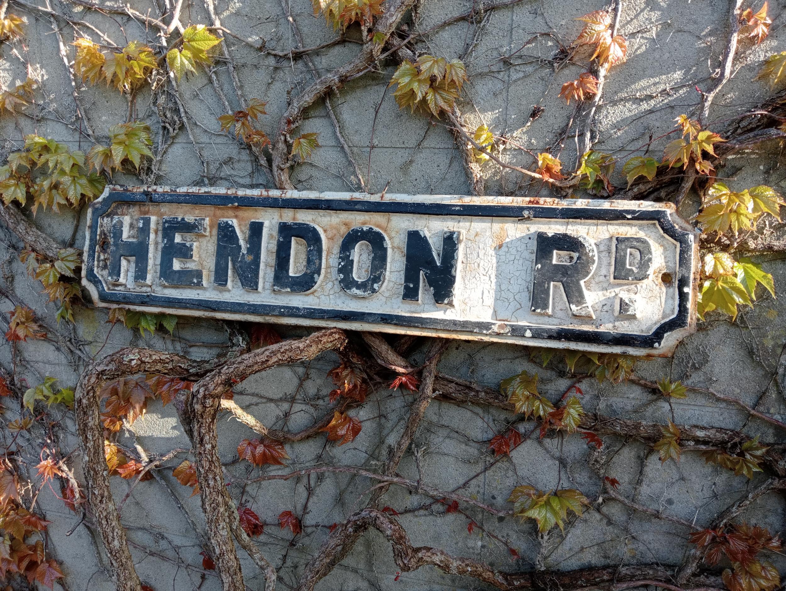 Cast iron Street sign Hendon Road {H 18cm x W 82cm }. (NOT AVAILABLE TO VIEW IN PERSON) - Bild 2 aus 2