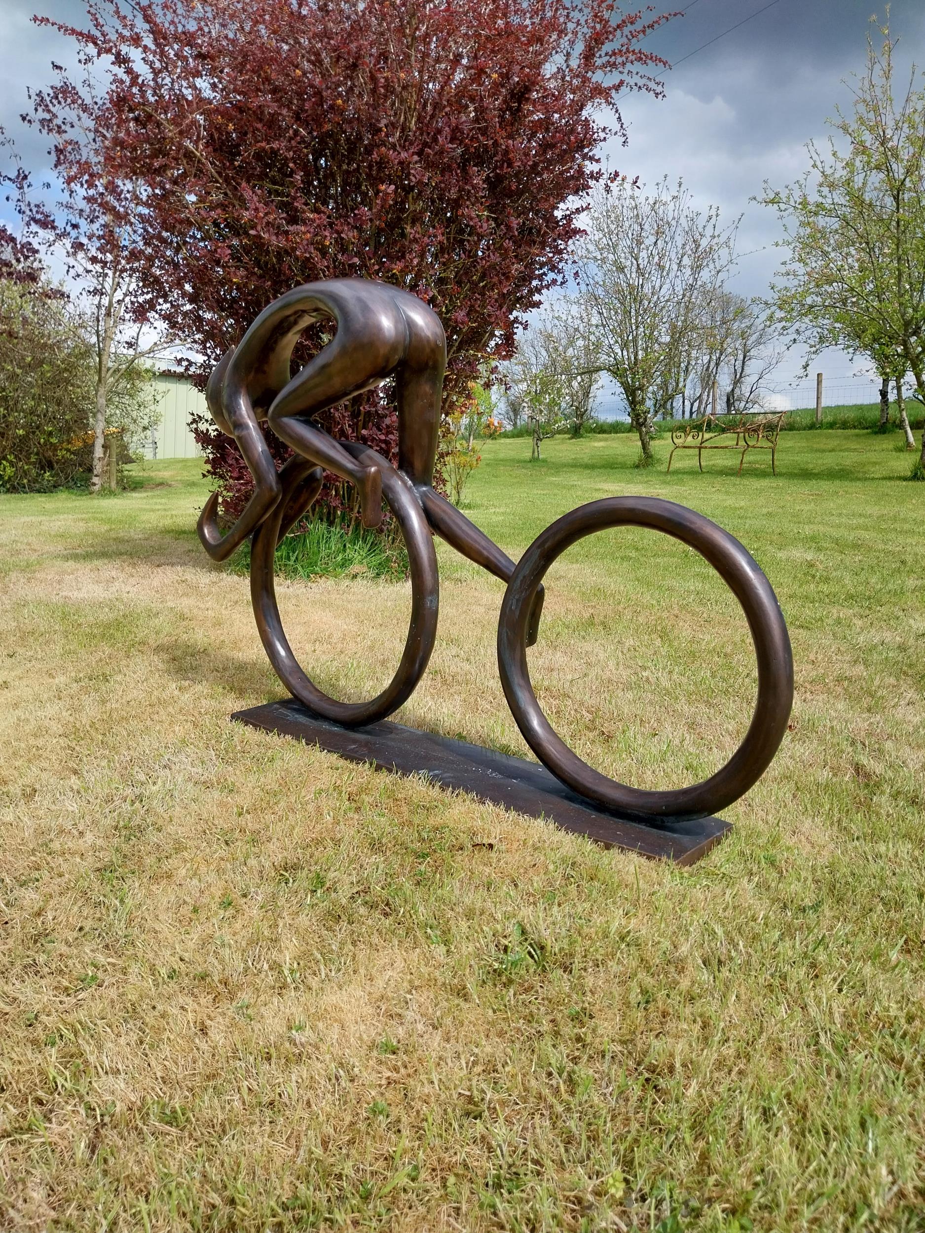 Exceptional quality contemporary bronze sculpture 'The Racing Cyclist' {80 cm H x 133 cm W x 20 cm - Image 4 of 6