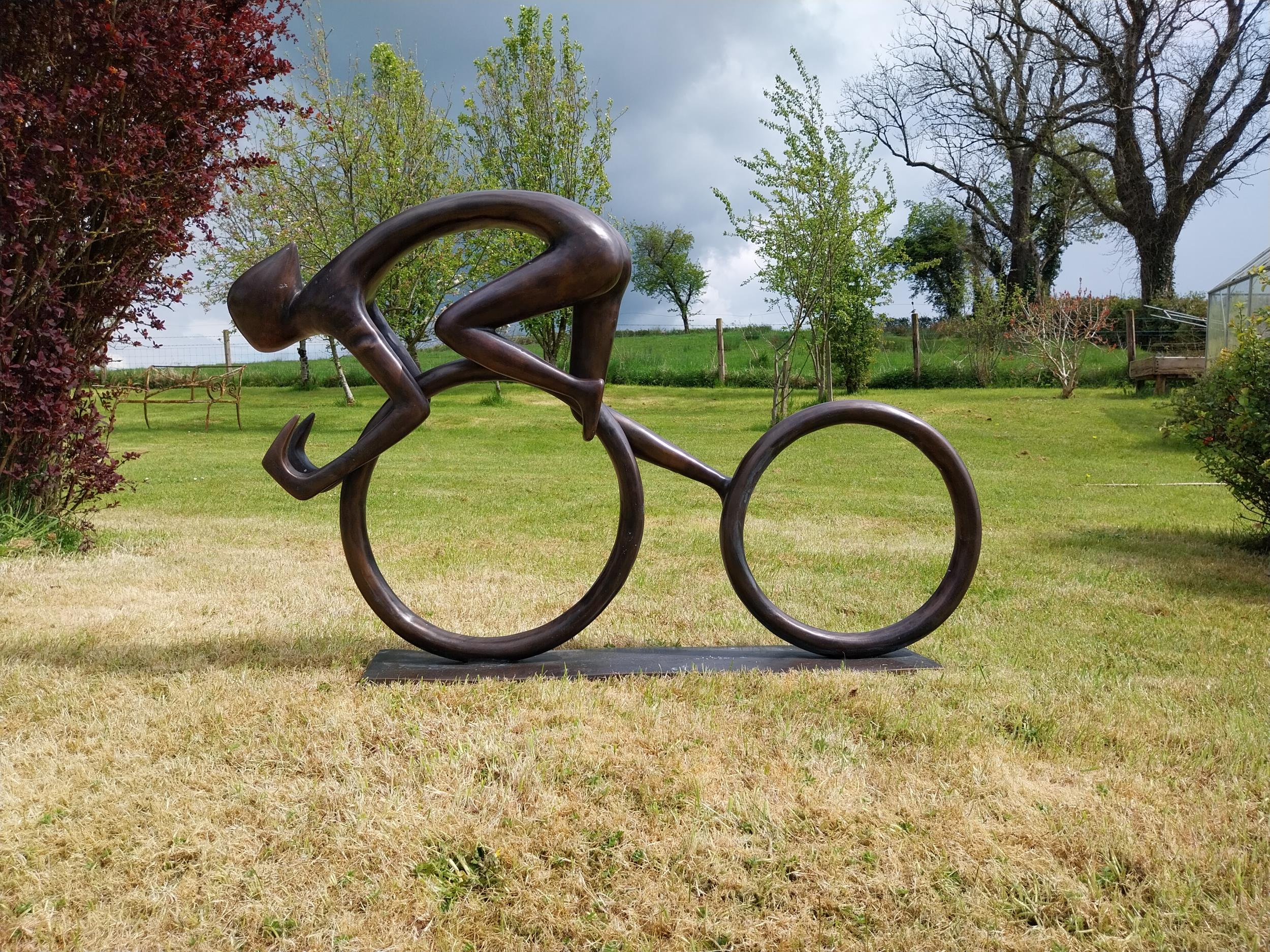 Exceptional quality contemporary bronze sculpture 'The Racing Cyclist' {80 cm H x 133 cm W x 20 cm - Image 2 of 6