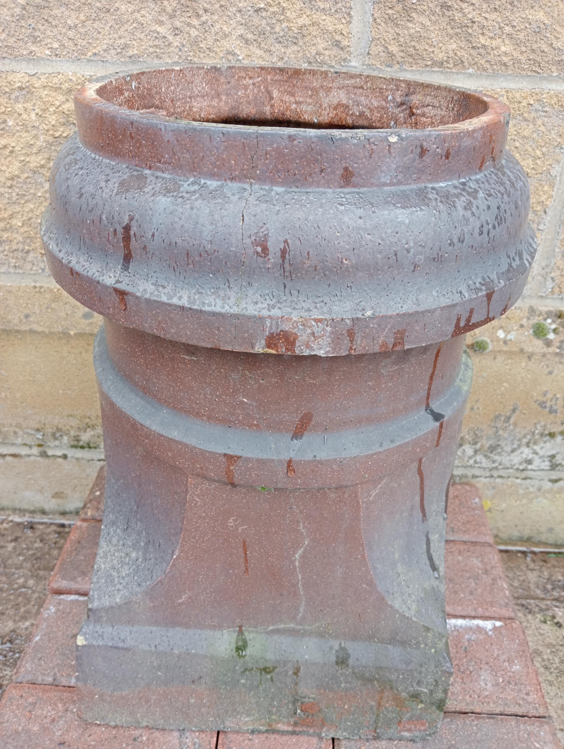 Pair of salt glazed chimney pots {H 50cm x W 33cm x D 33cm }. (NOT AVAILABLE TO VIEW IN PERSON) - Image 2 of 3