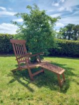 Good quality teak and brass deck chair {93 cm H x 61 cm W x 150 cm L}.
